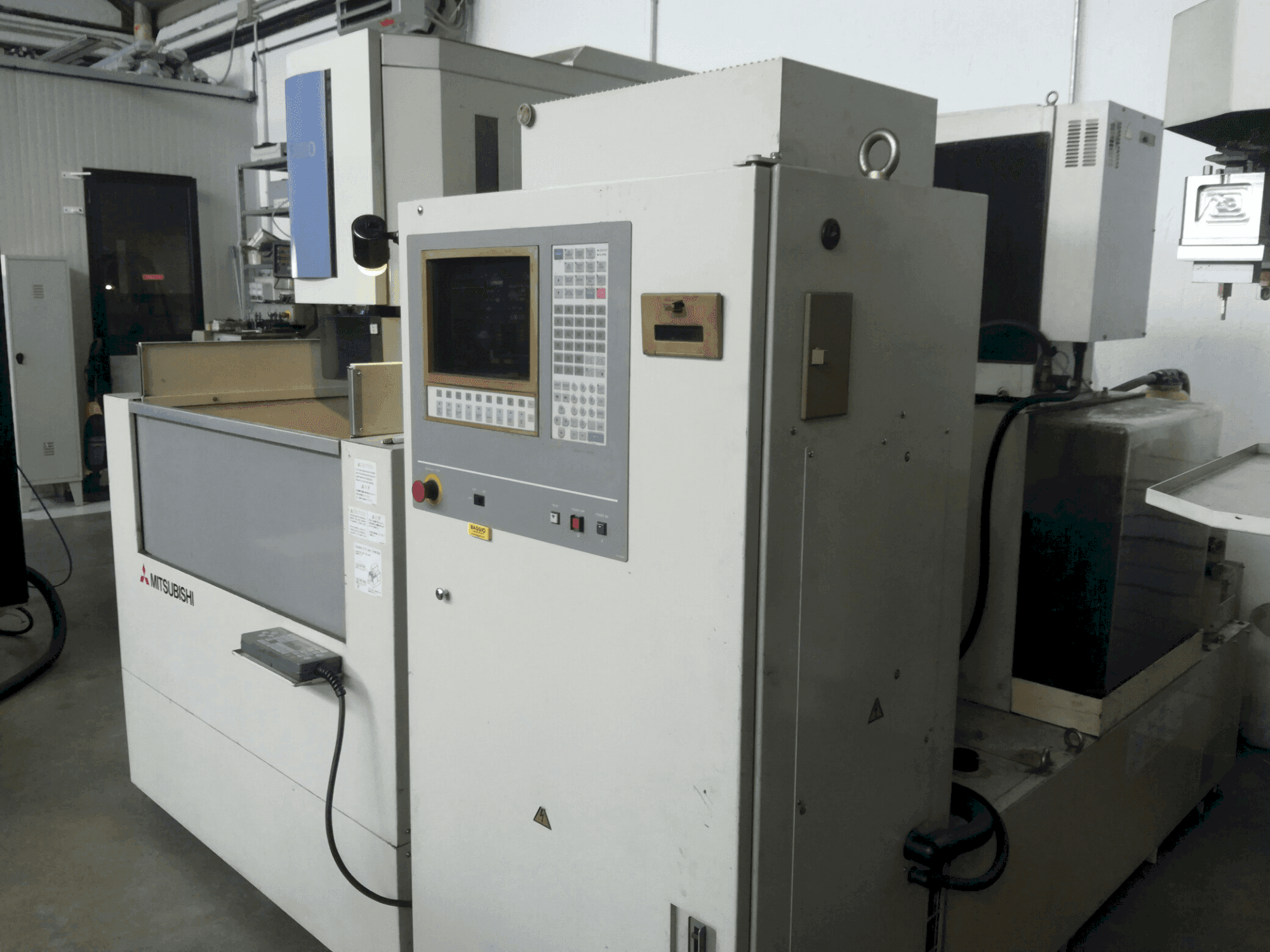 Vista Frontal  da Mitsubishi FX 20  máquina