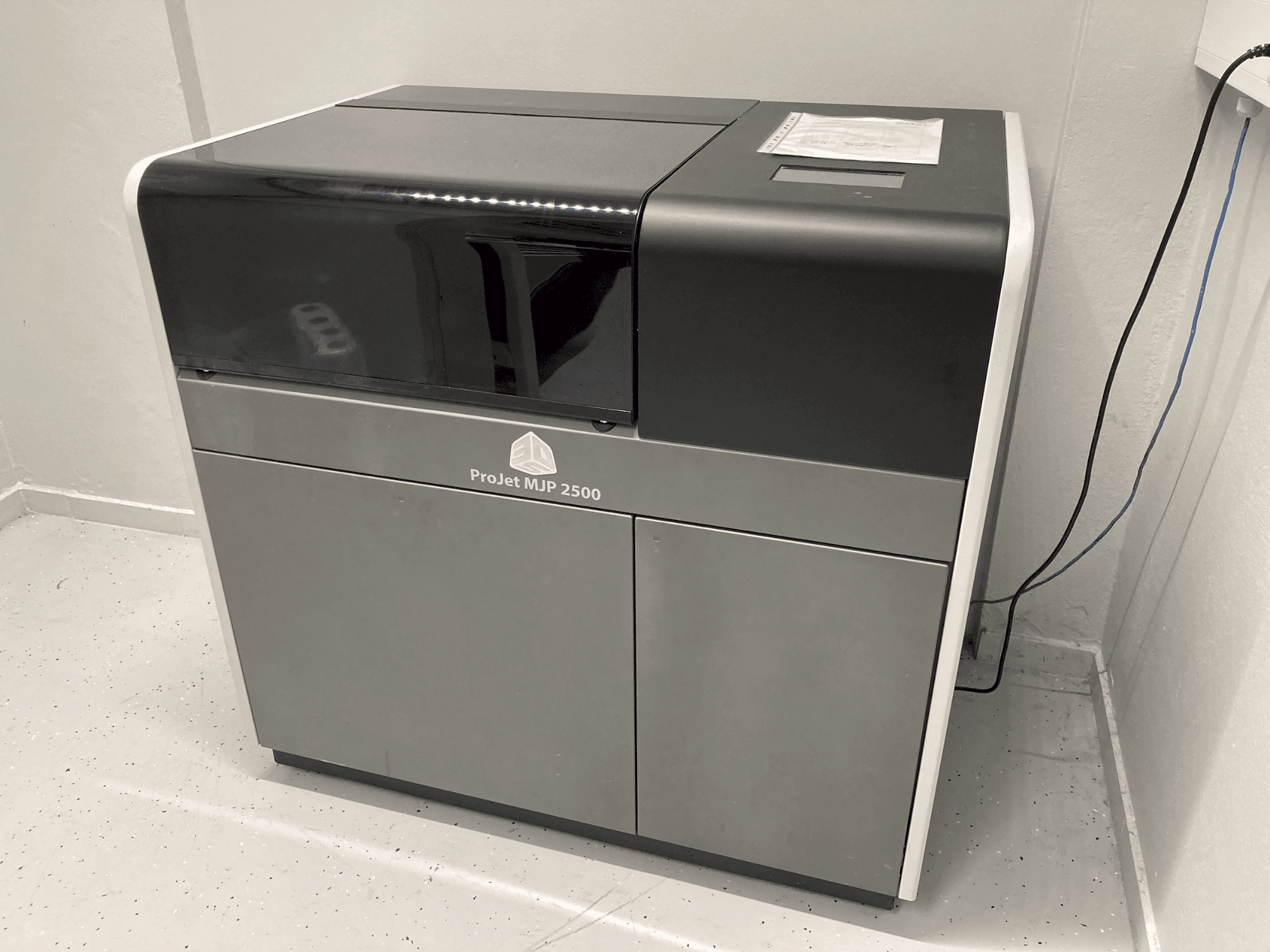 Vista Frontal  da 3DSYSTEMS Projet 2500 Plus  máquina