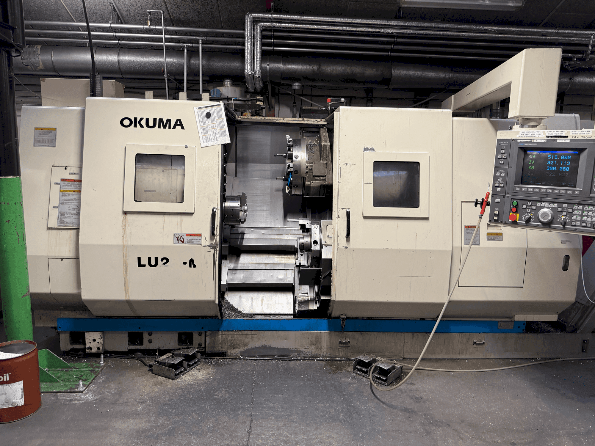 Vista Frontal  da Okuma LU2-M  máquina