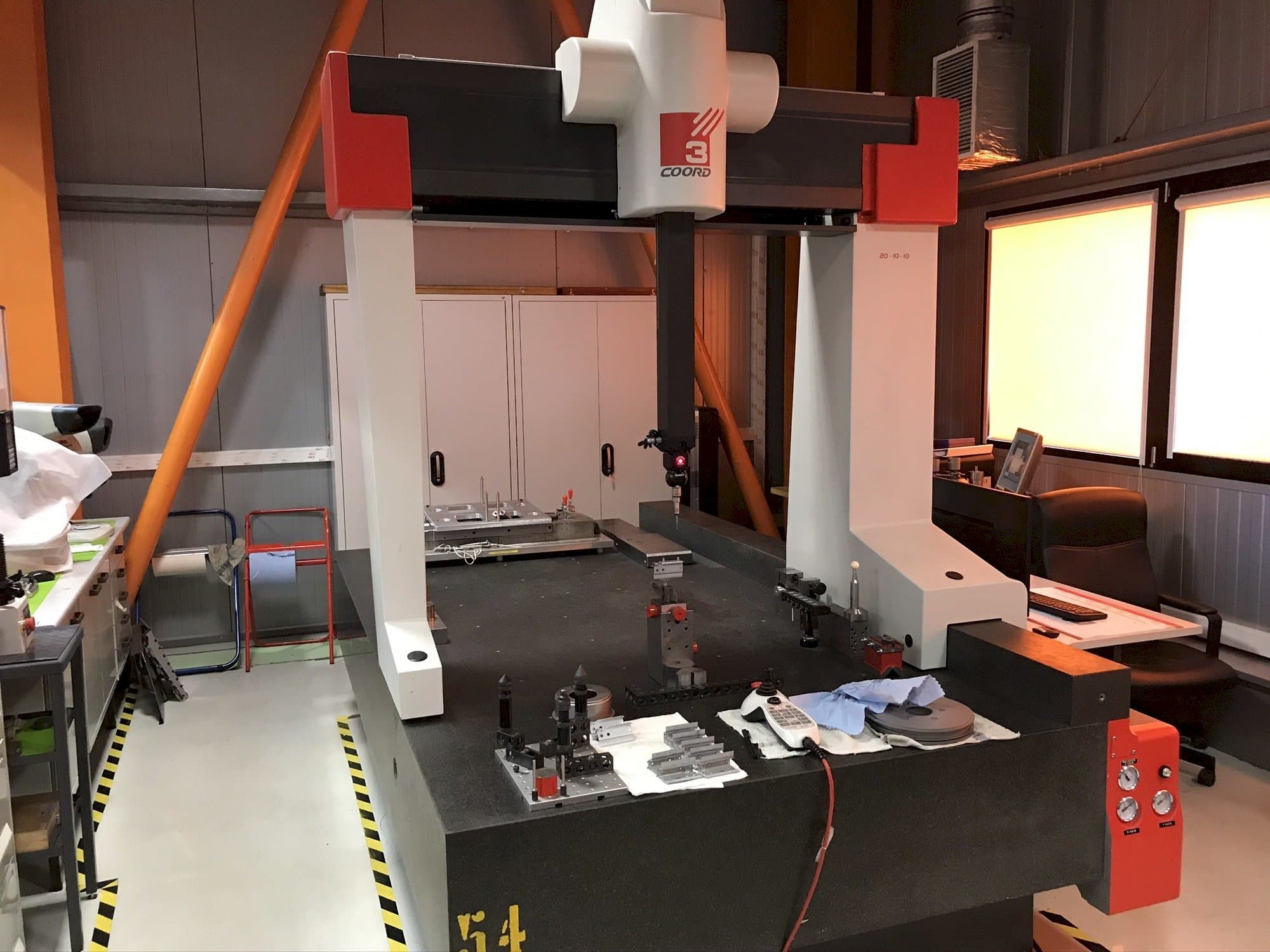 Vista Frontal  da Coord3 MC16 20-10-10  máquina