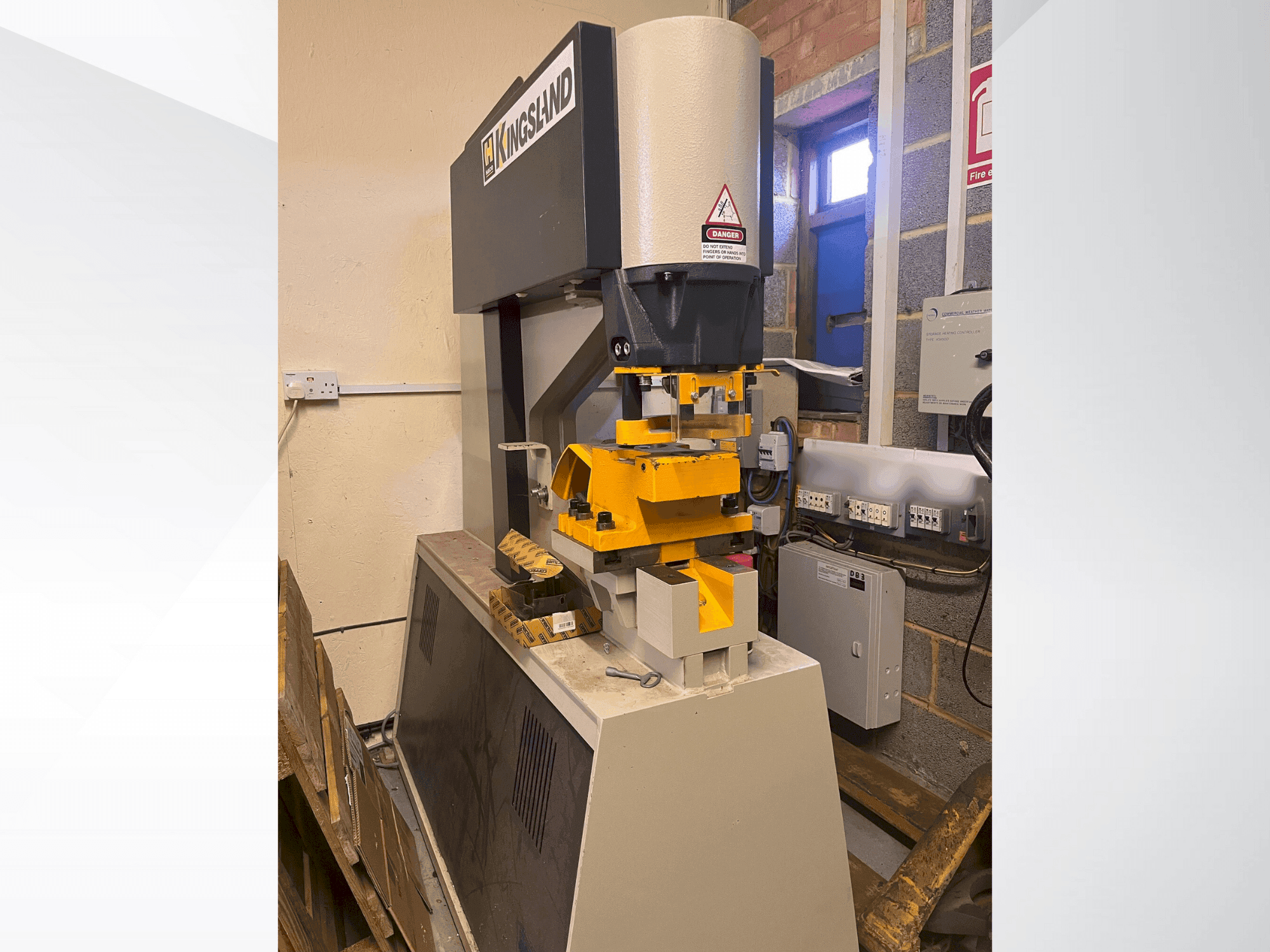 Vista Frontal  da HACO Kingsland 60p  máquina