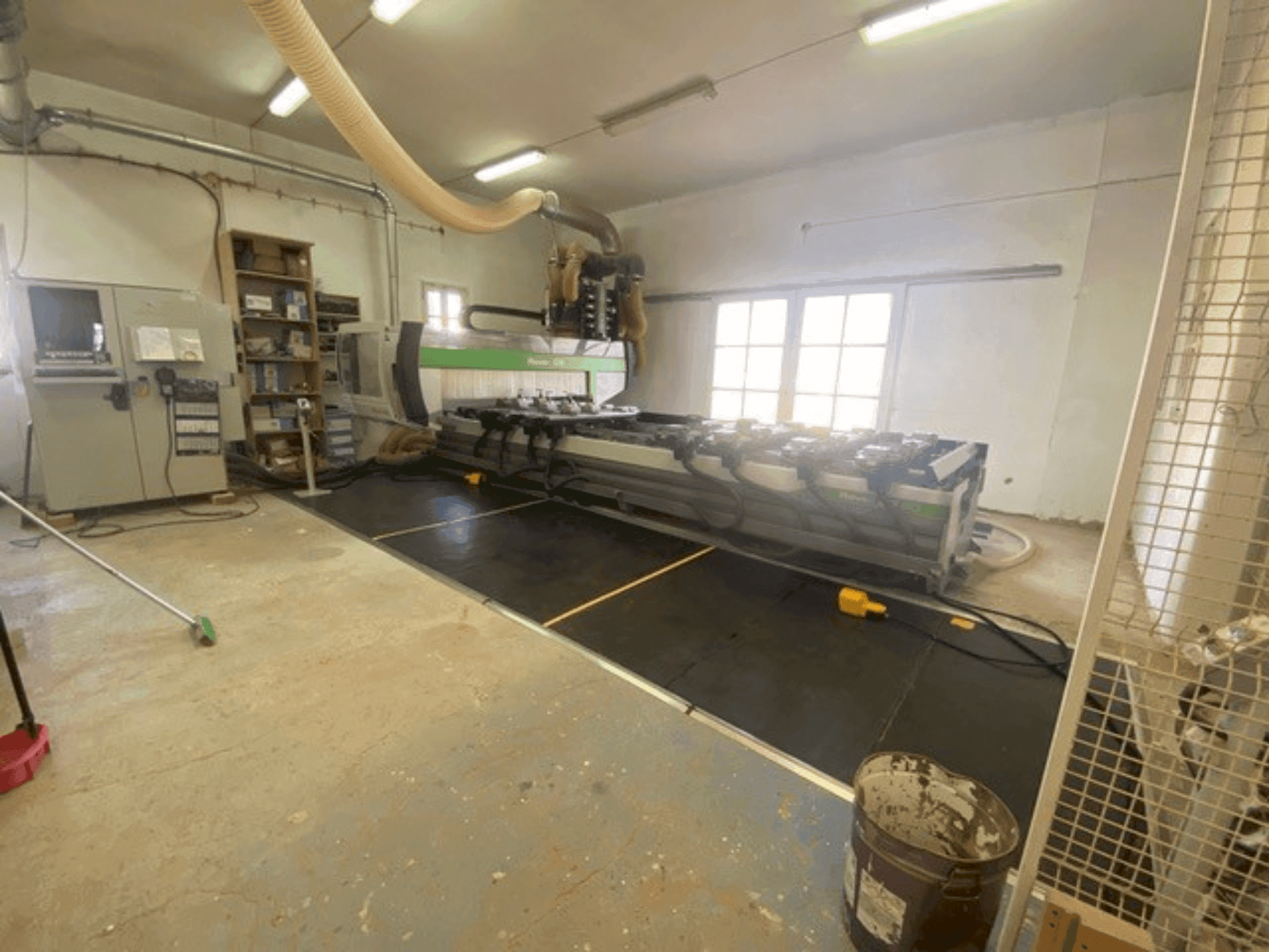 Vista Frontal  da BIESSE ROVER C 9.50  máquina