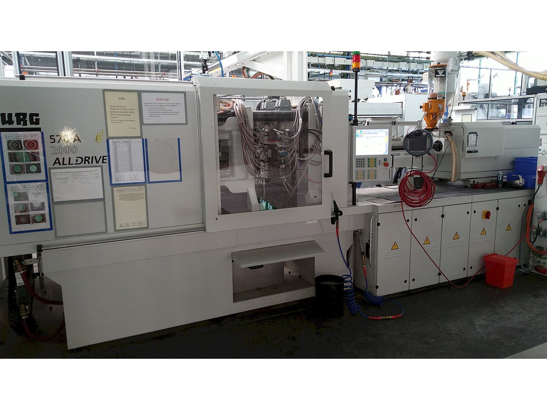 Vista Frontal  da Arburg Allrounder 570 A 2000-800 ALLDRIVE  máquina