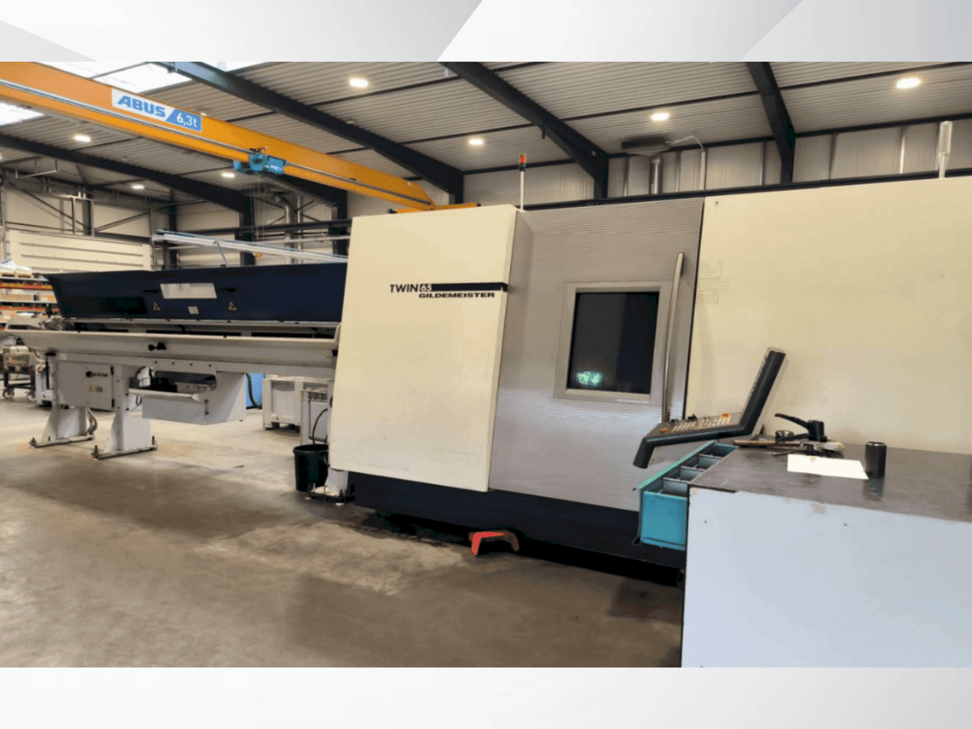 Vista Frontal  da DMG Gildemeister Twin 65  máquina