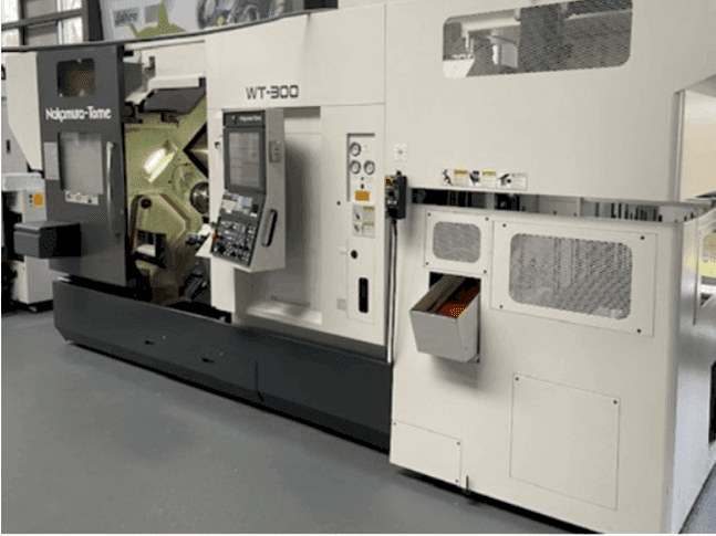 Vista Frontal  da NAKAMURA WT-300/GR 210  máquina
