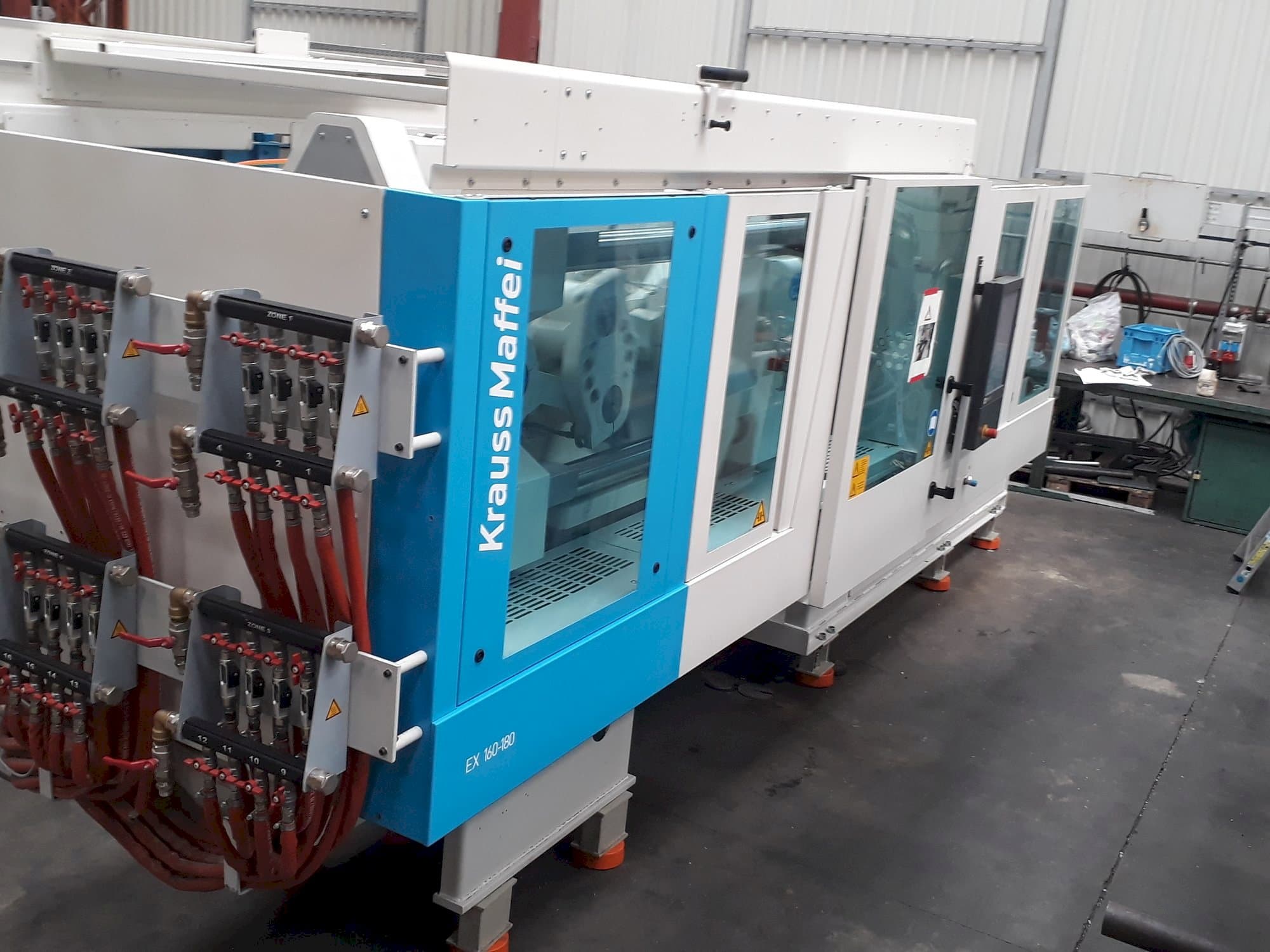 Vista Lateral Esquerda  da Krauss Maffei 160-180 EX  máquina