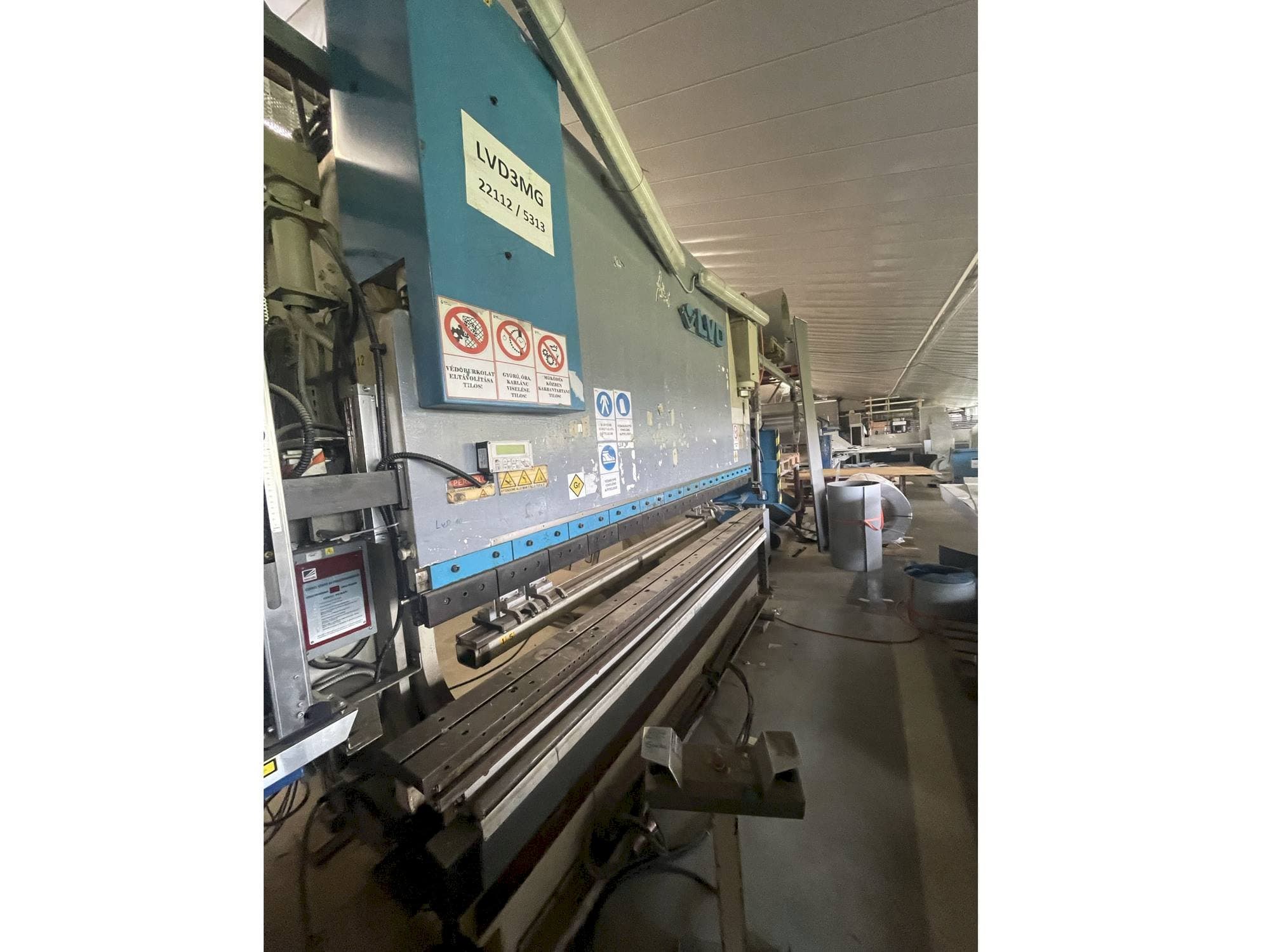 Vista Frontal  da LVD Ppeb 110/30  máquina