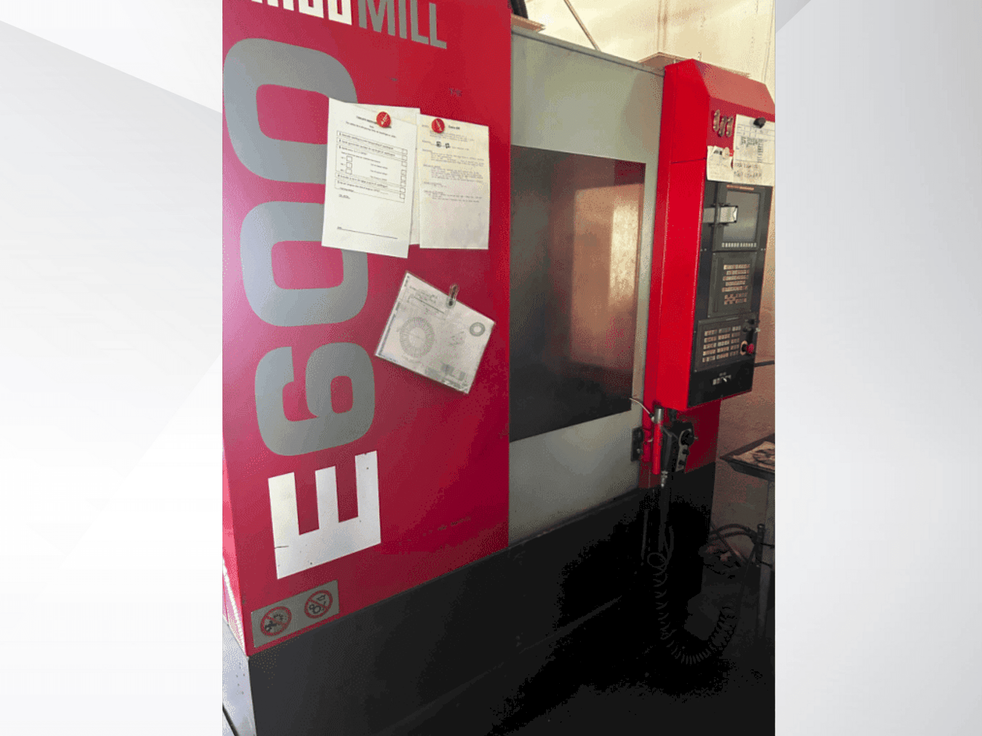 Vista Frontal  da EMCO E600  máquina