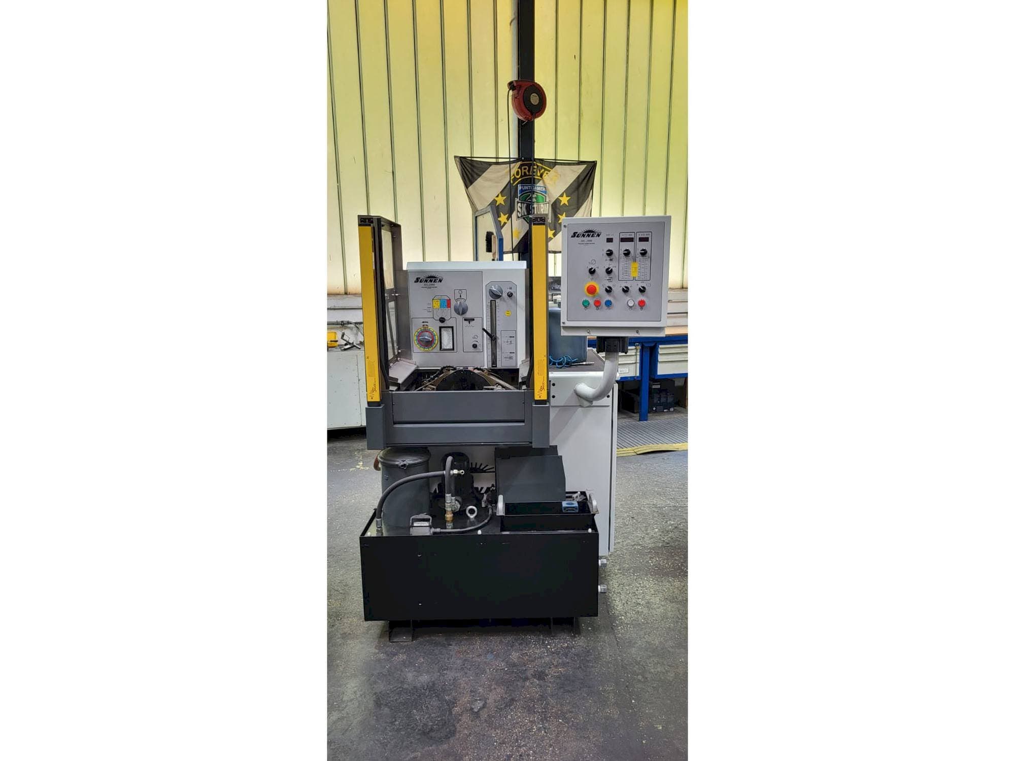 Vista Frontal  da Sunnen ML-2000  máquina