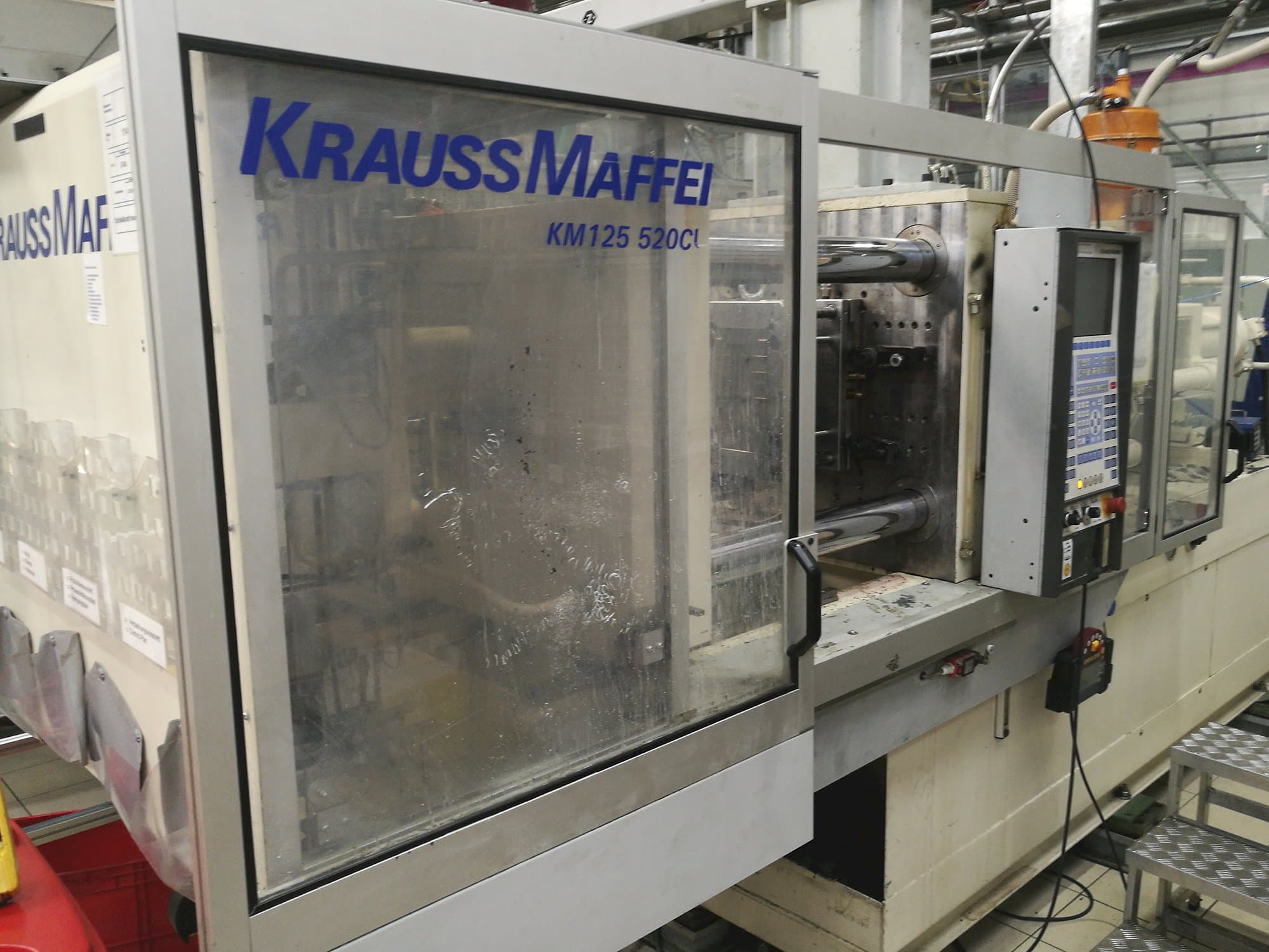 Vista Frontal  da Krauss Maffei KM 125-520 C1  máquina