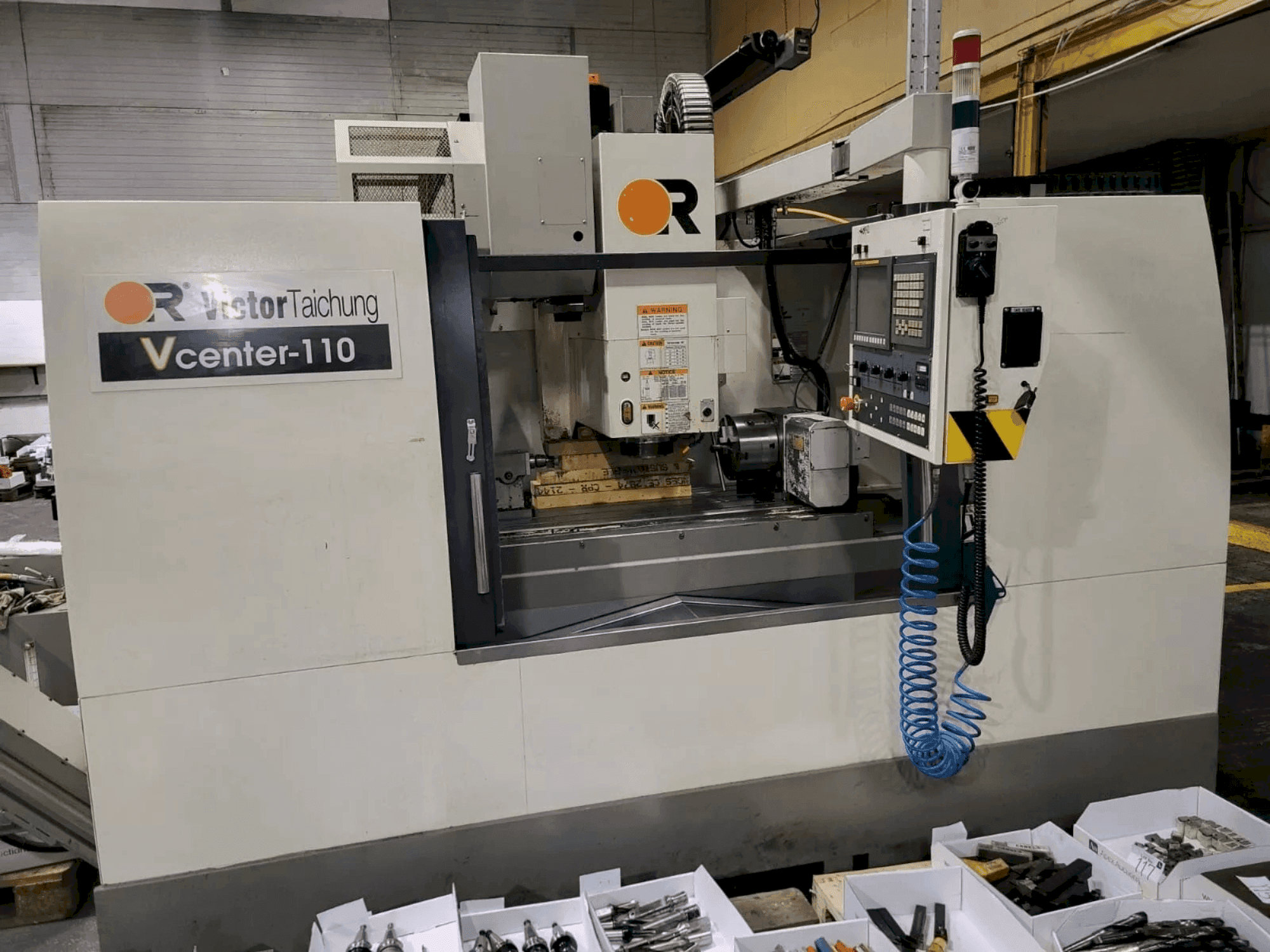 Vista Frontal  da Victor V center - 110  máquina