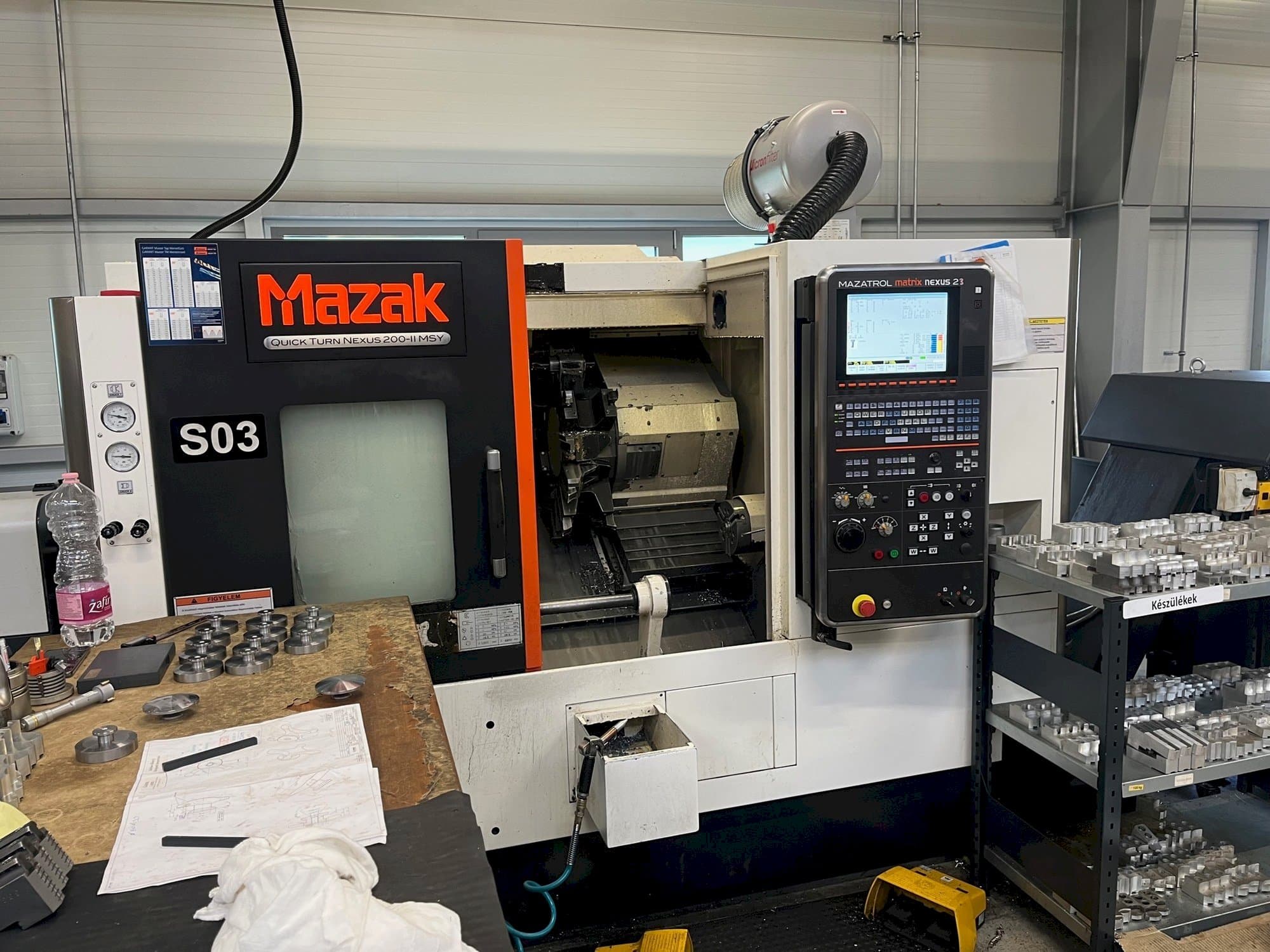 Vista Frontal  da Mazak QTN200-MSY V6  máquina