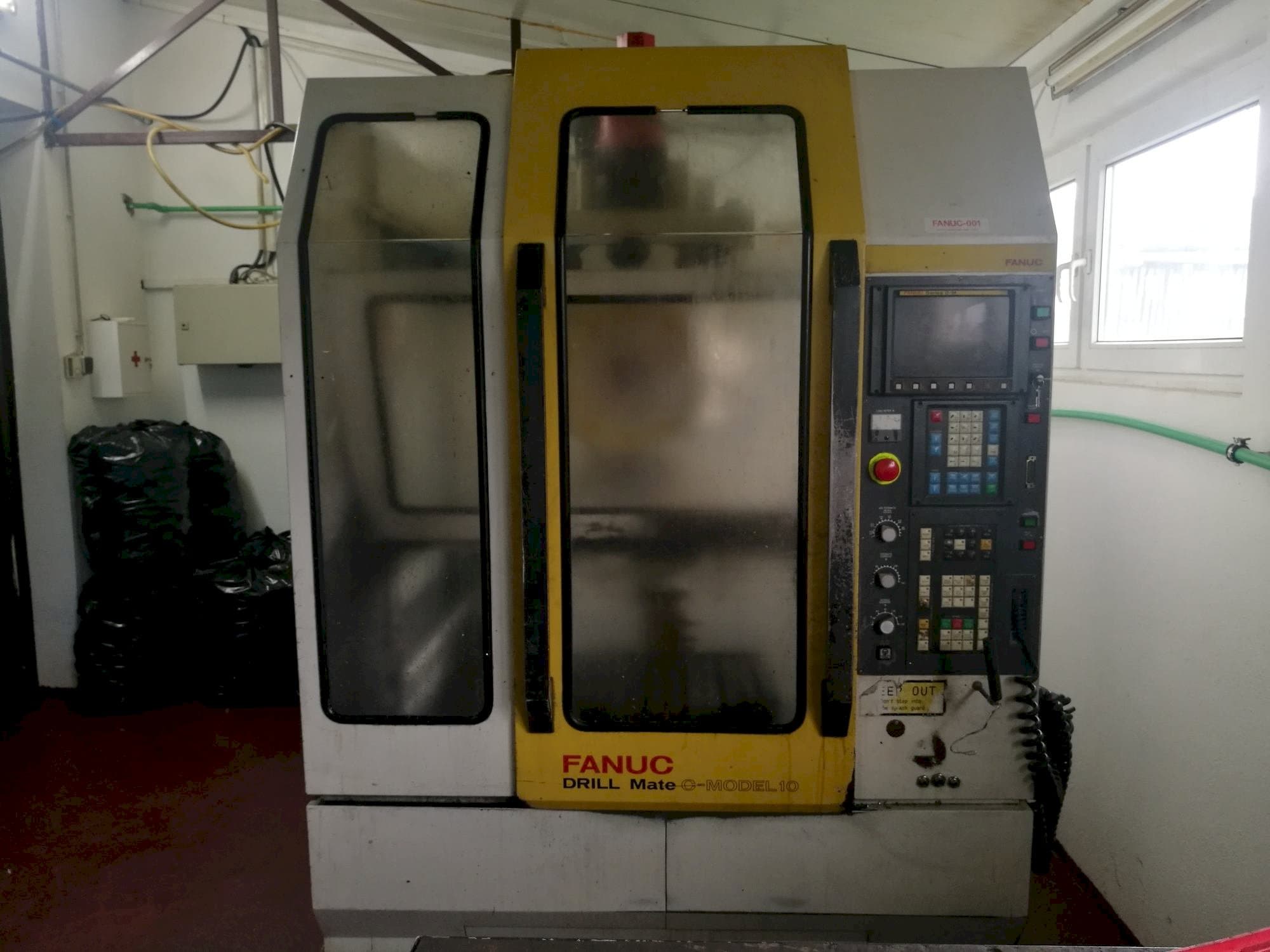 Vista Frontal  da FANUC DRILL MATE C-MODEL 10  máquina