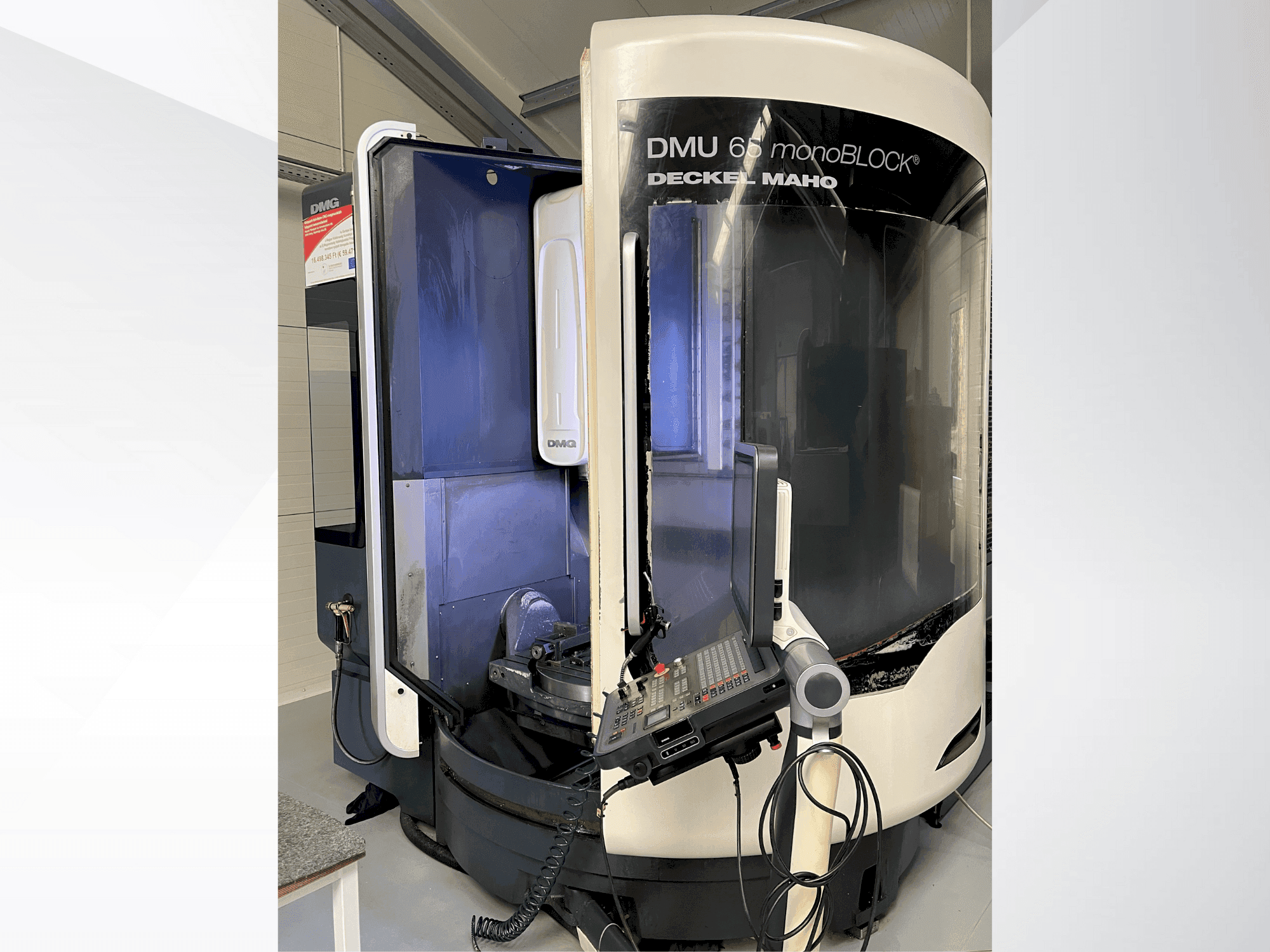 Vista Frontal  da DECKEL MAHO DMU 65 monoBLOCK  máquina