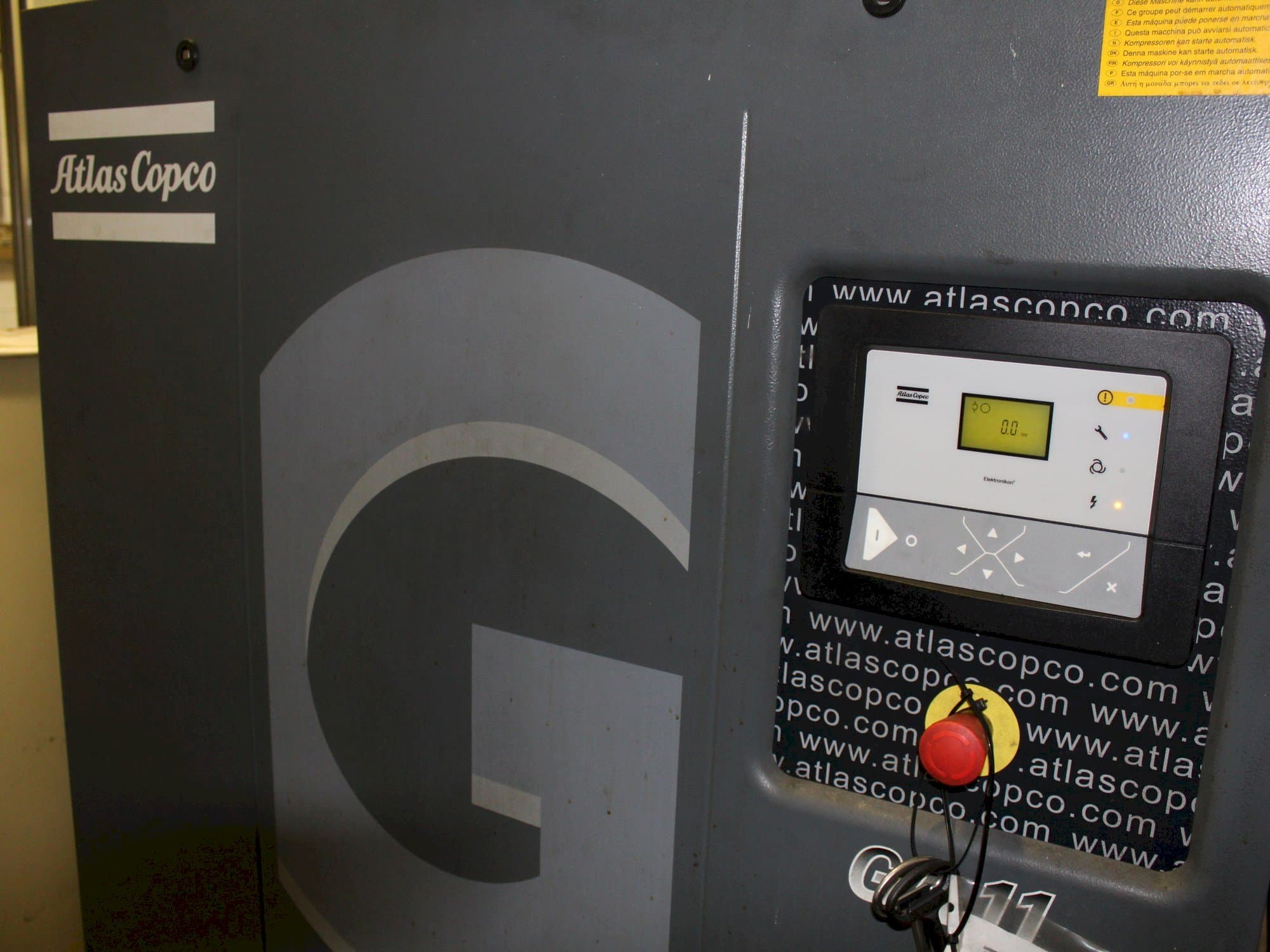 Vista Frontal  da Atlas Copco GA11  máquina