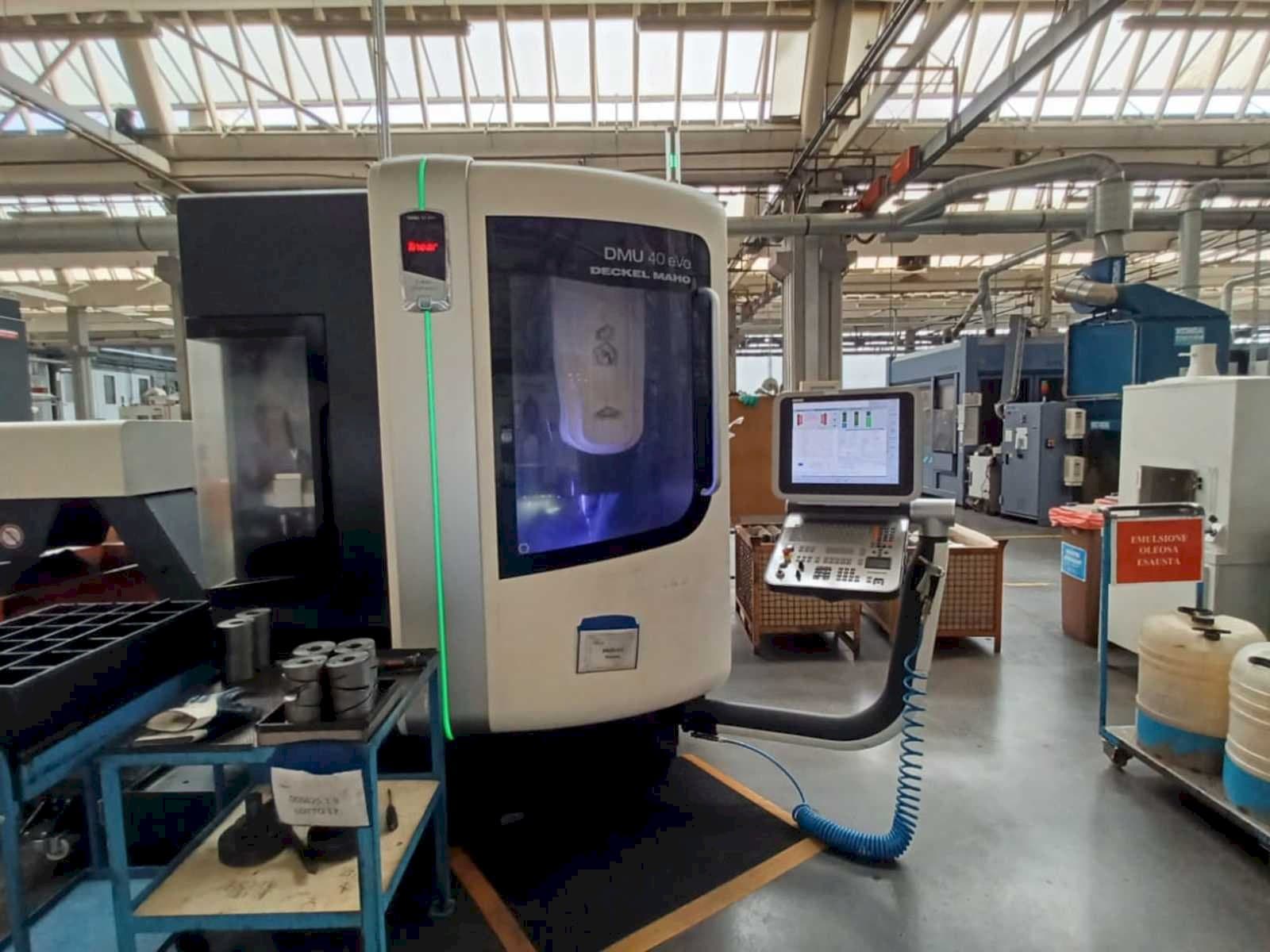 Vista Frontal  da DMG DMU 40 evo  máquina