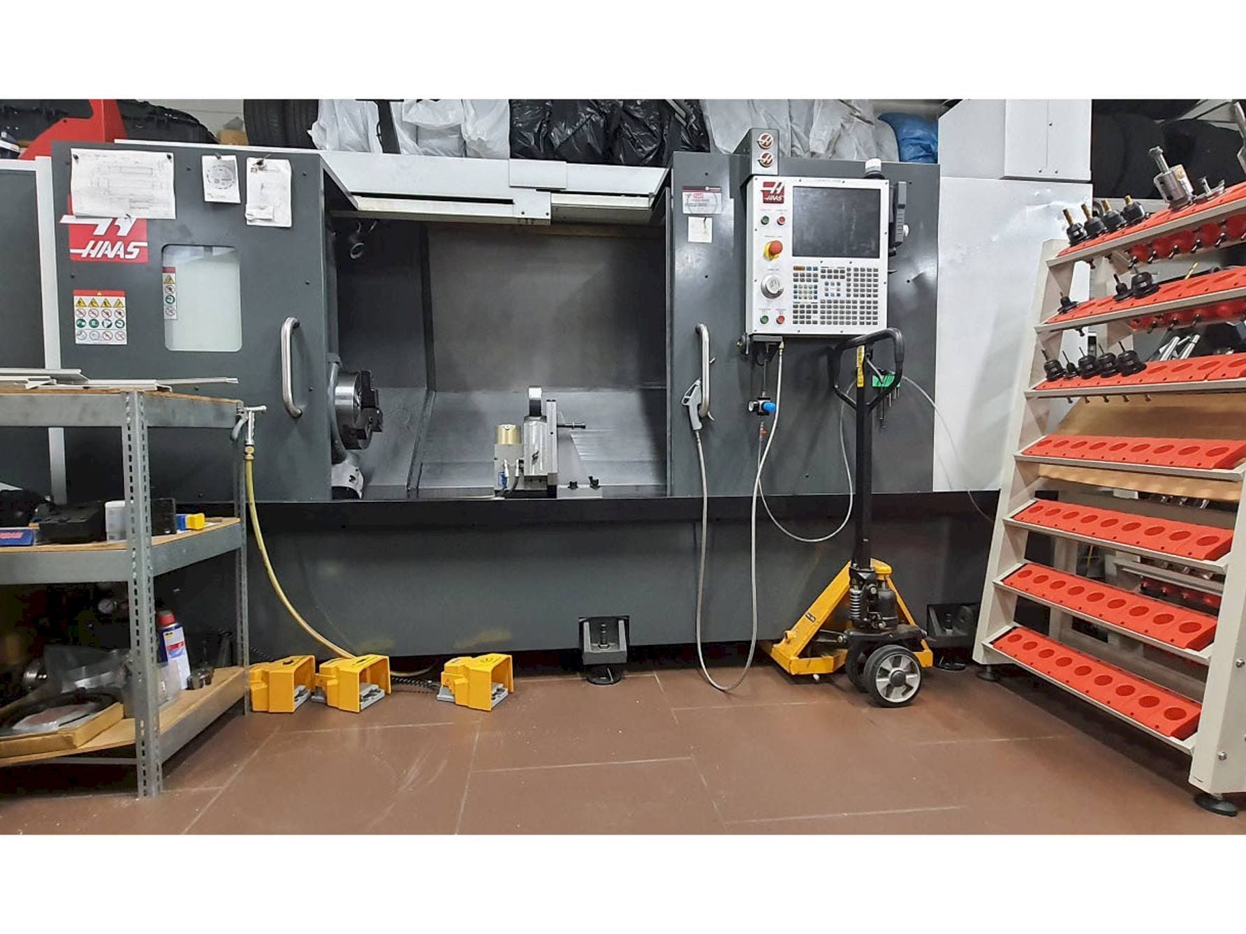 Vista Frontal  da HAAS ST-30L  máquina