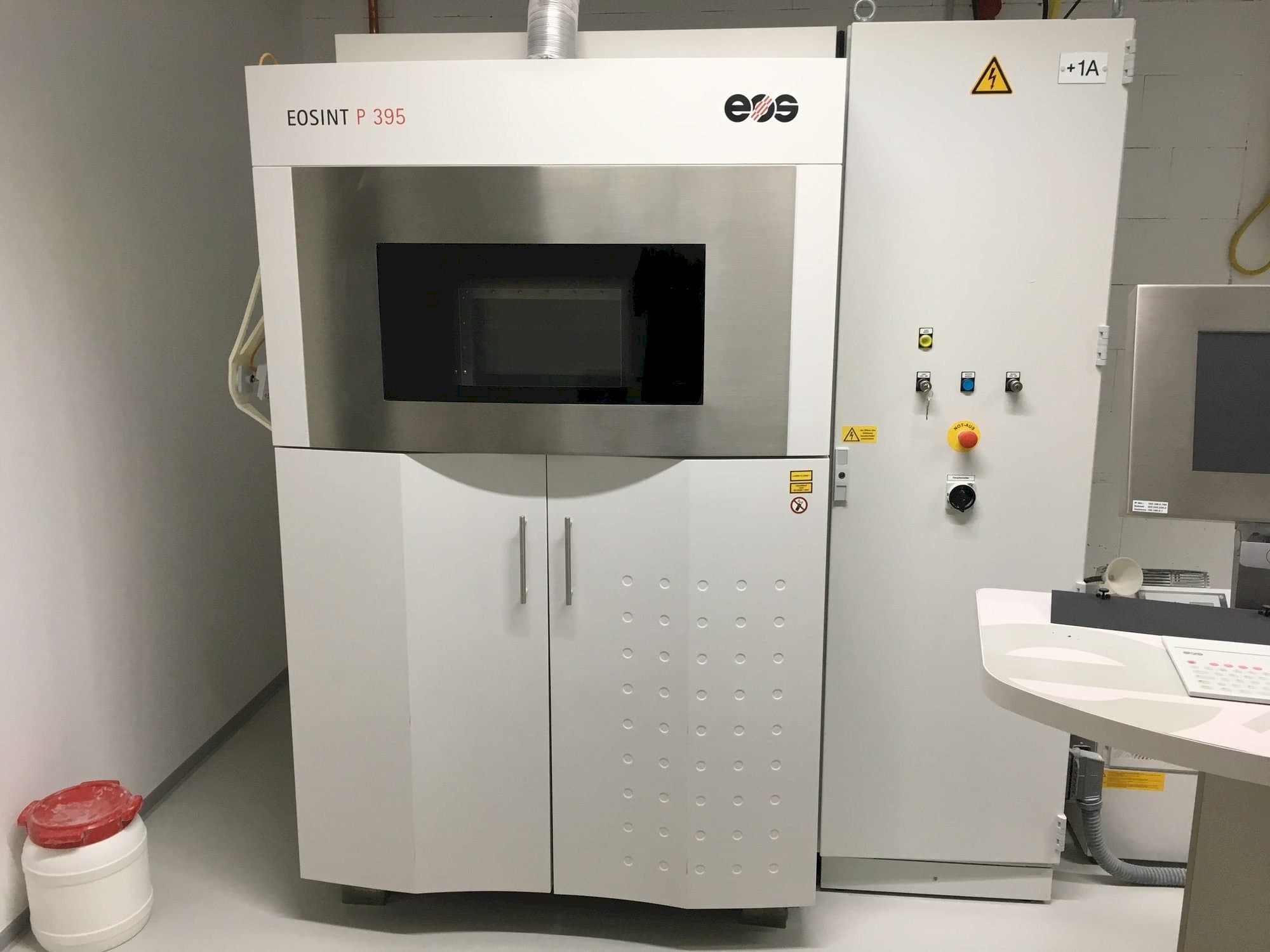 Vista Frontal  da EOS EOSINT P 395  máquina