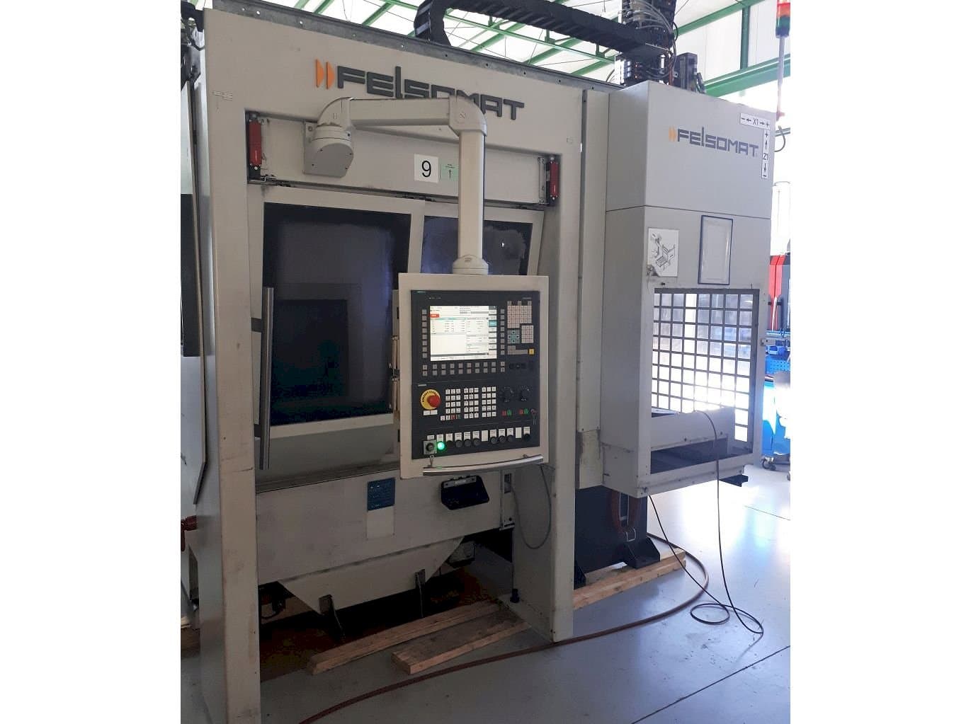 Vista Frontal  da Felsomat FTC 160  máquina