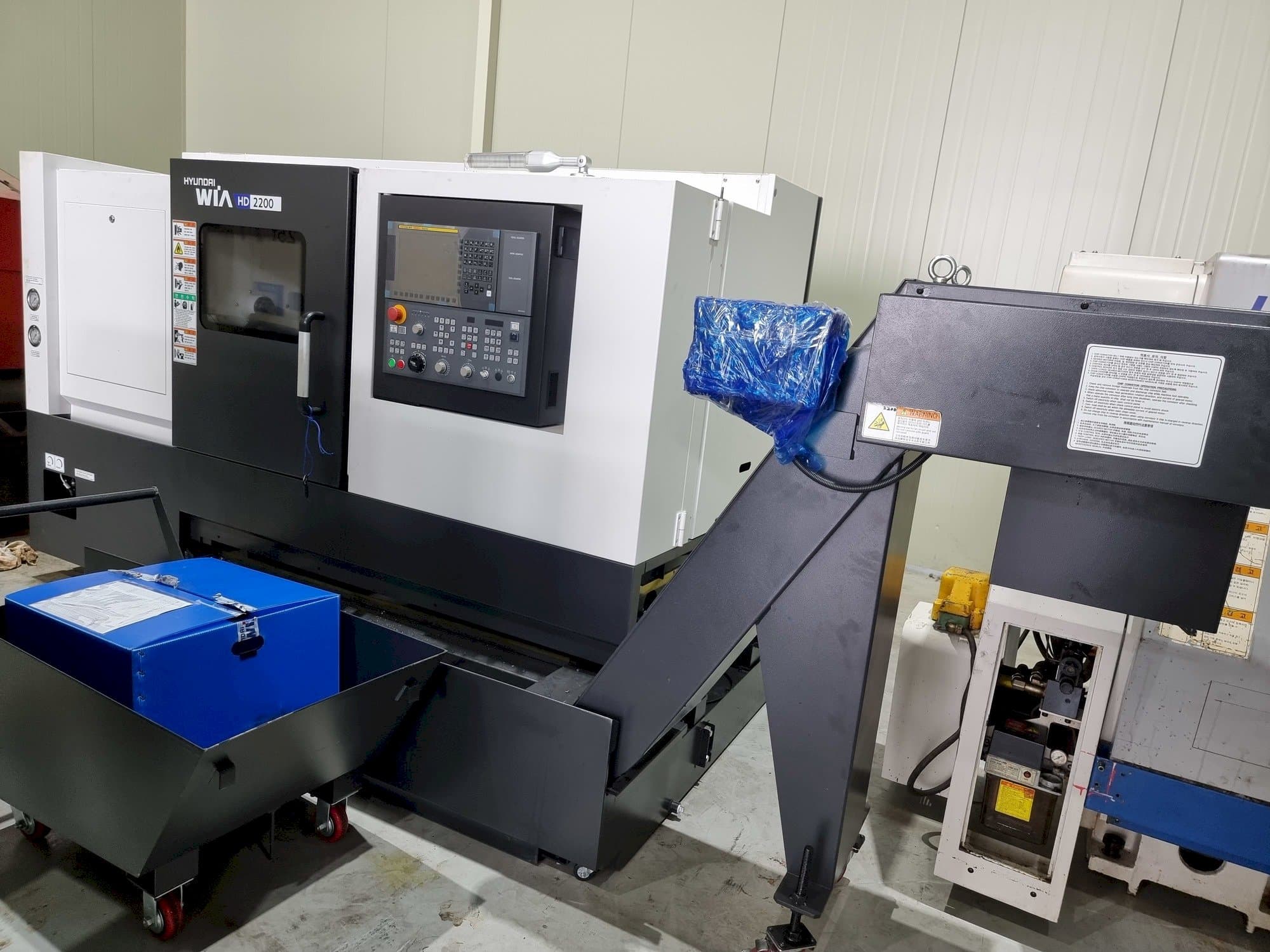 Vista Frontal  da Hyundai Wia HD2200  máquina