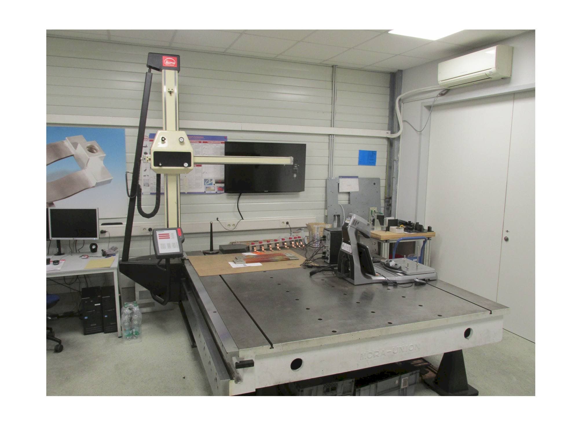 Vista Frontal  da Mora Console Version Assistant  máquina