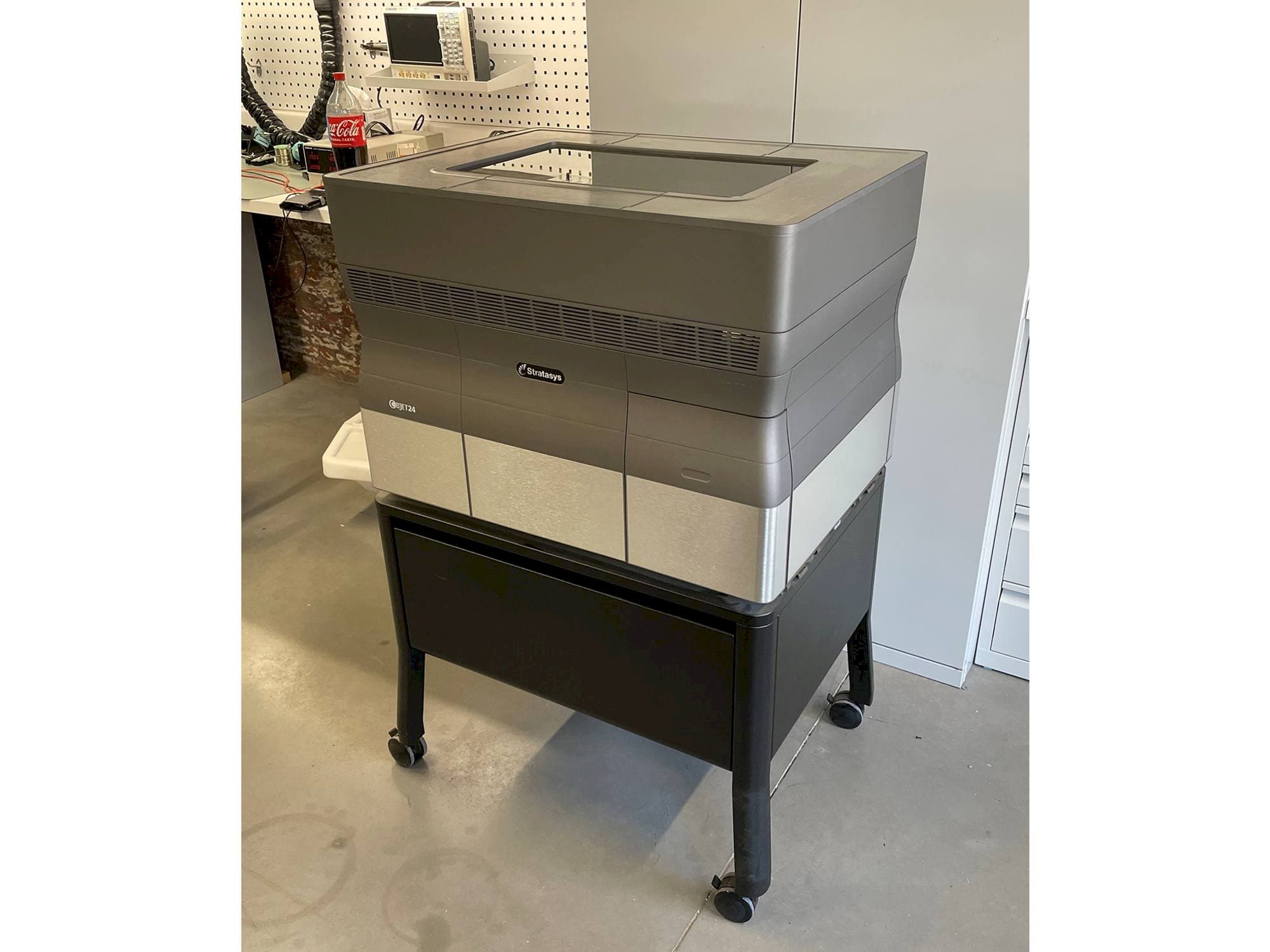 Vista Frontal  da Stratasys Objet24  máquina