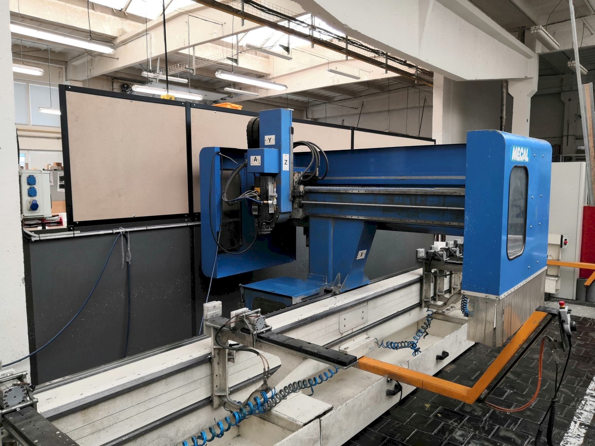 Vista Frontal  da MECAL MC 304 Pioneer 3  máquina