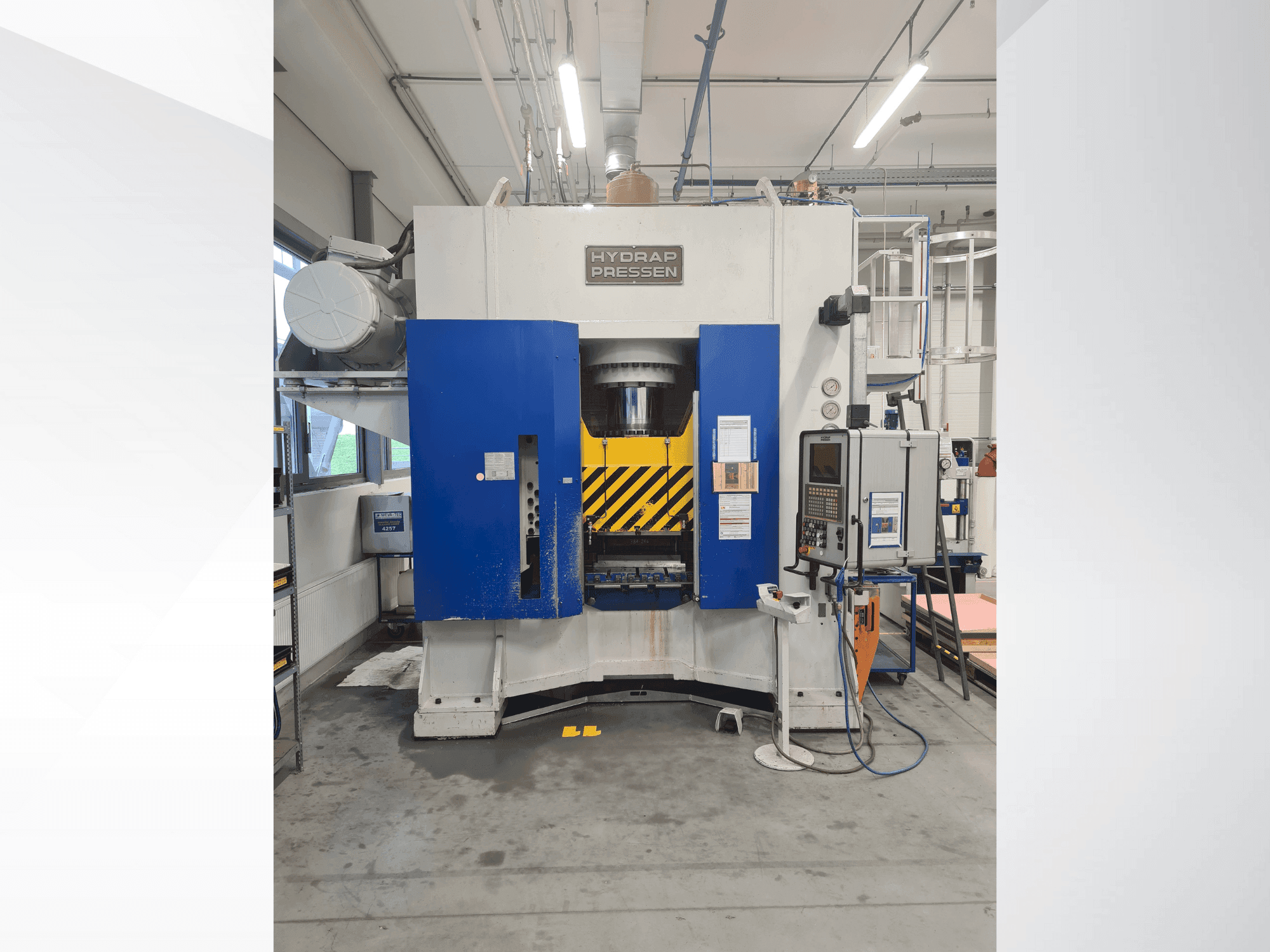 Vista Frontal  da HYDRAP HPDB 400  máquina