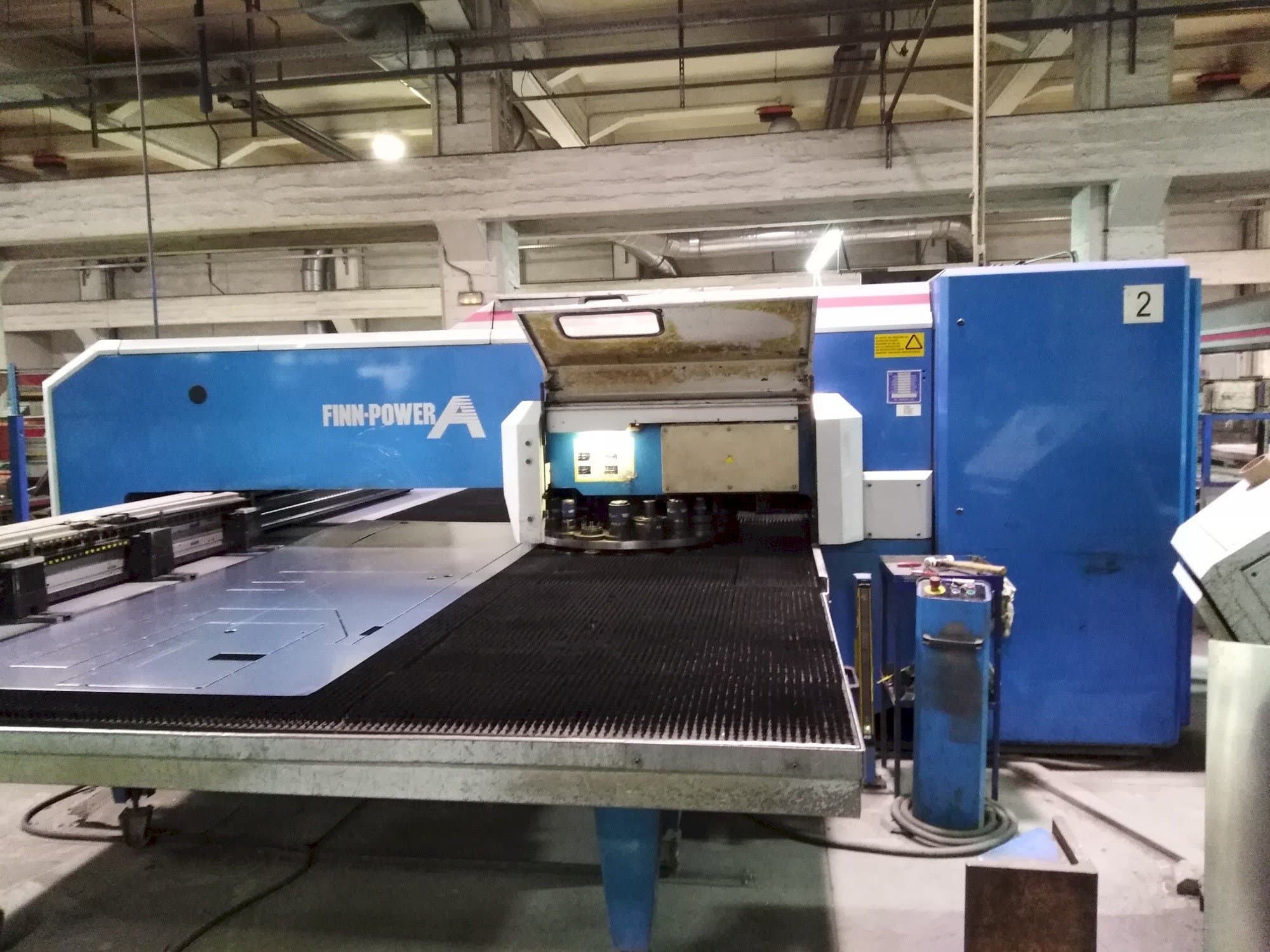 Vista Frontal  da Finn-Power A5-25 SB  máquina