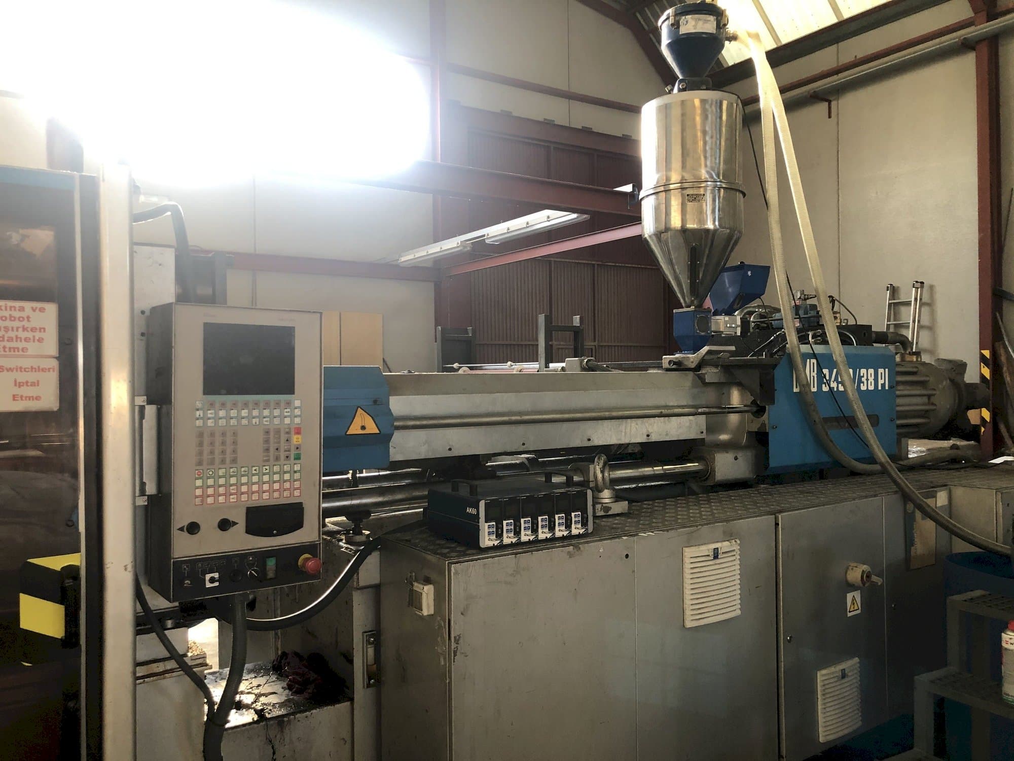 Vista Frontal  da BMB 380/34pi  máquina