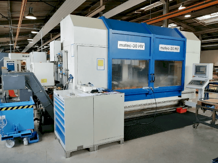 Vista Frontal  da Matec 30 HV  máquina