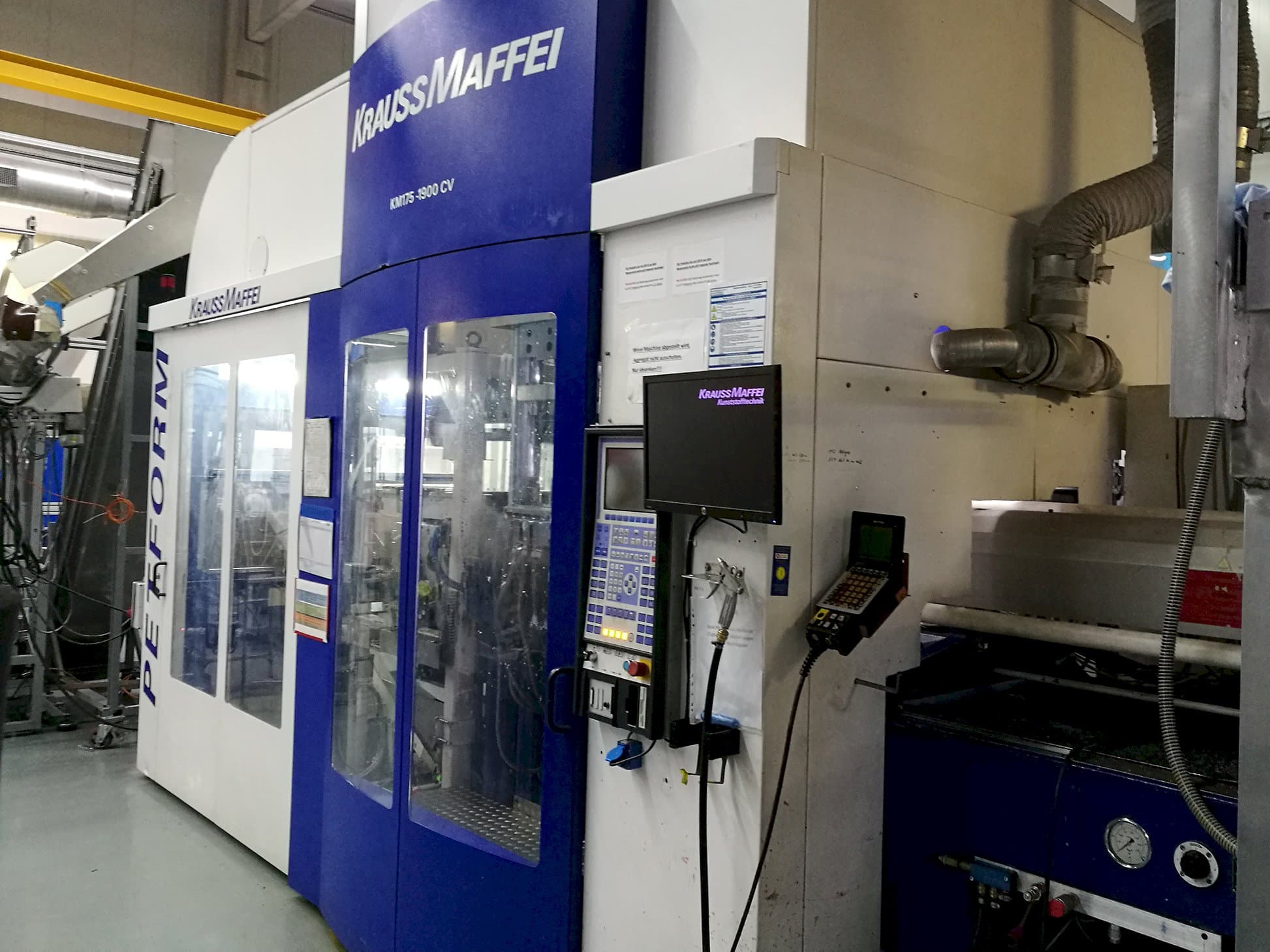 Vista Direita  da Krauss Maffei 175-1900 CV  máquina