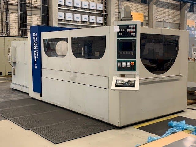 Vista Frontal  da Stiefelmayer linear  máquina