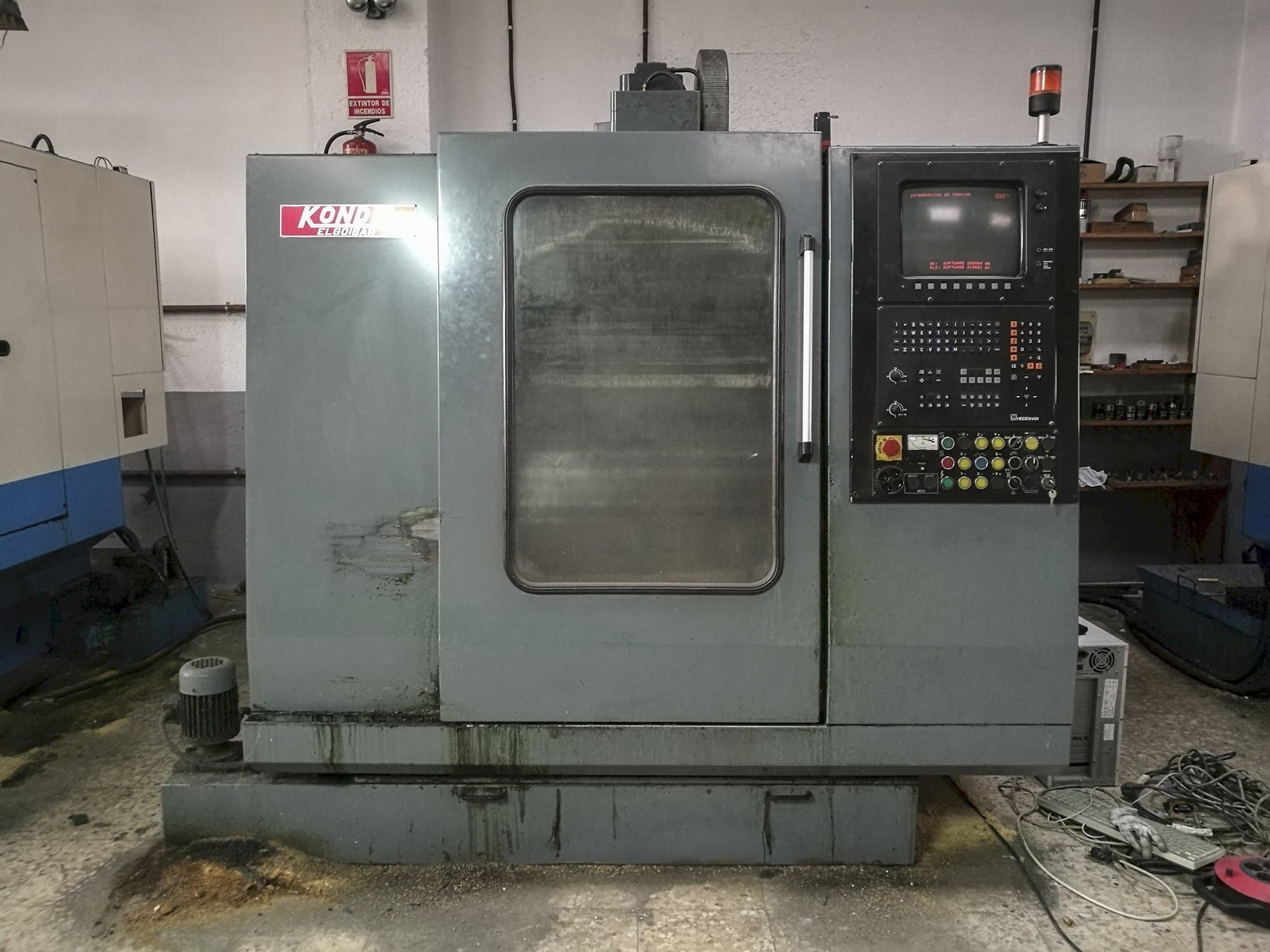Vista Frontal  da KONDIA B-500  máquina
