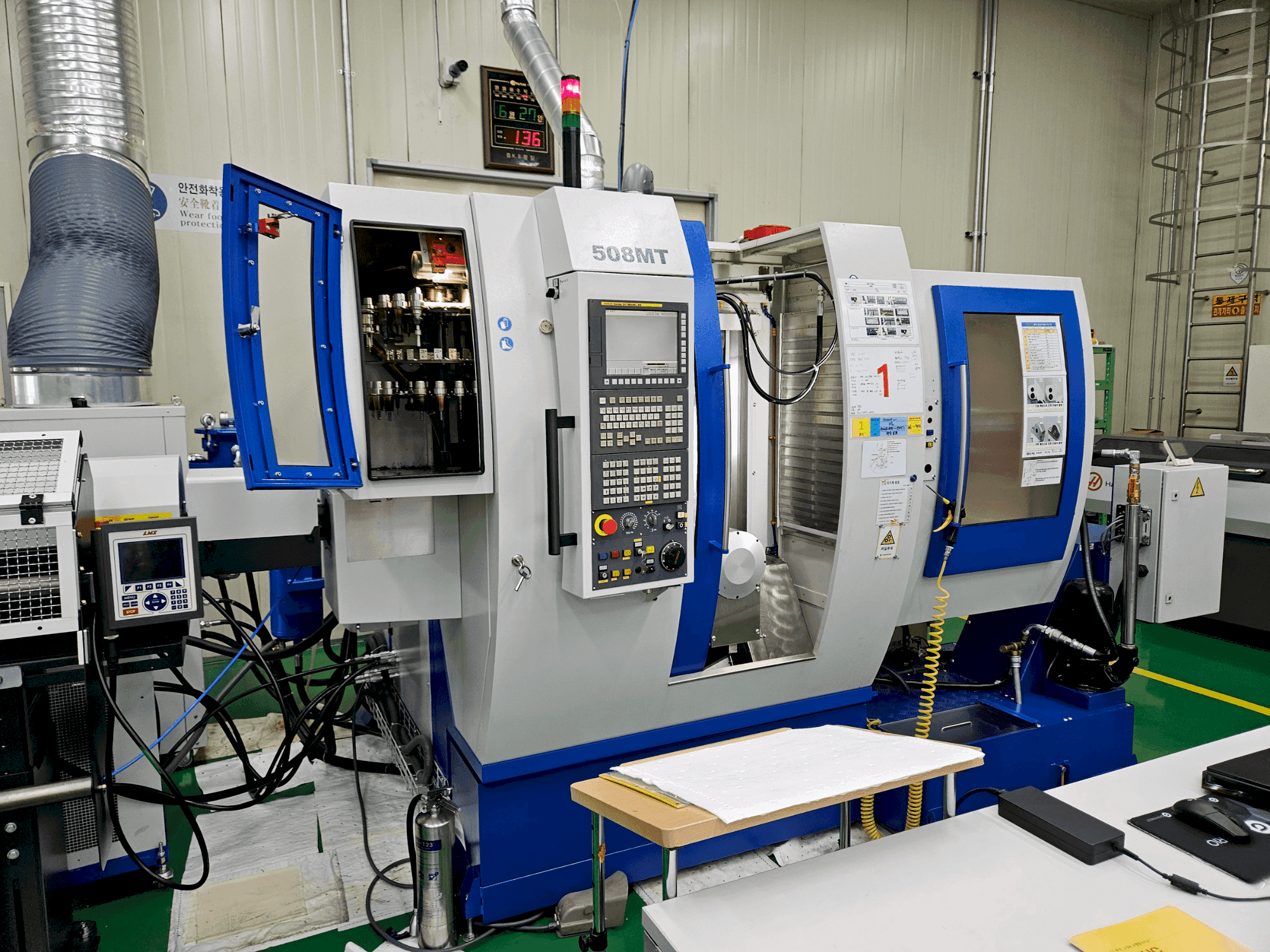 Vista Frontal  da WILLEMIN-MACODEL 508MT  máquina