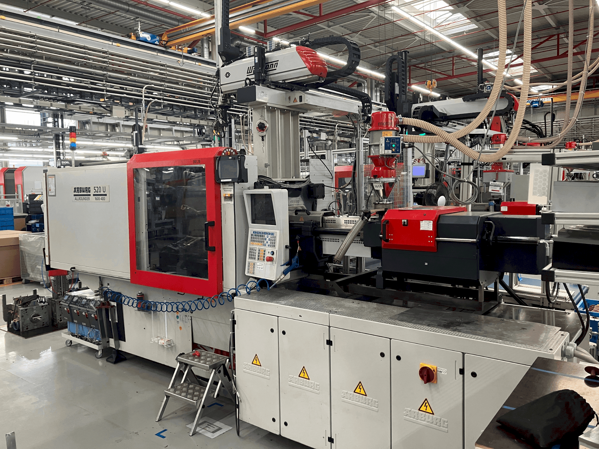 Vista Frontal  da Arburg Allrounder 520 U 1600-400  máquina