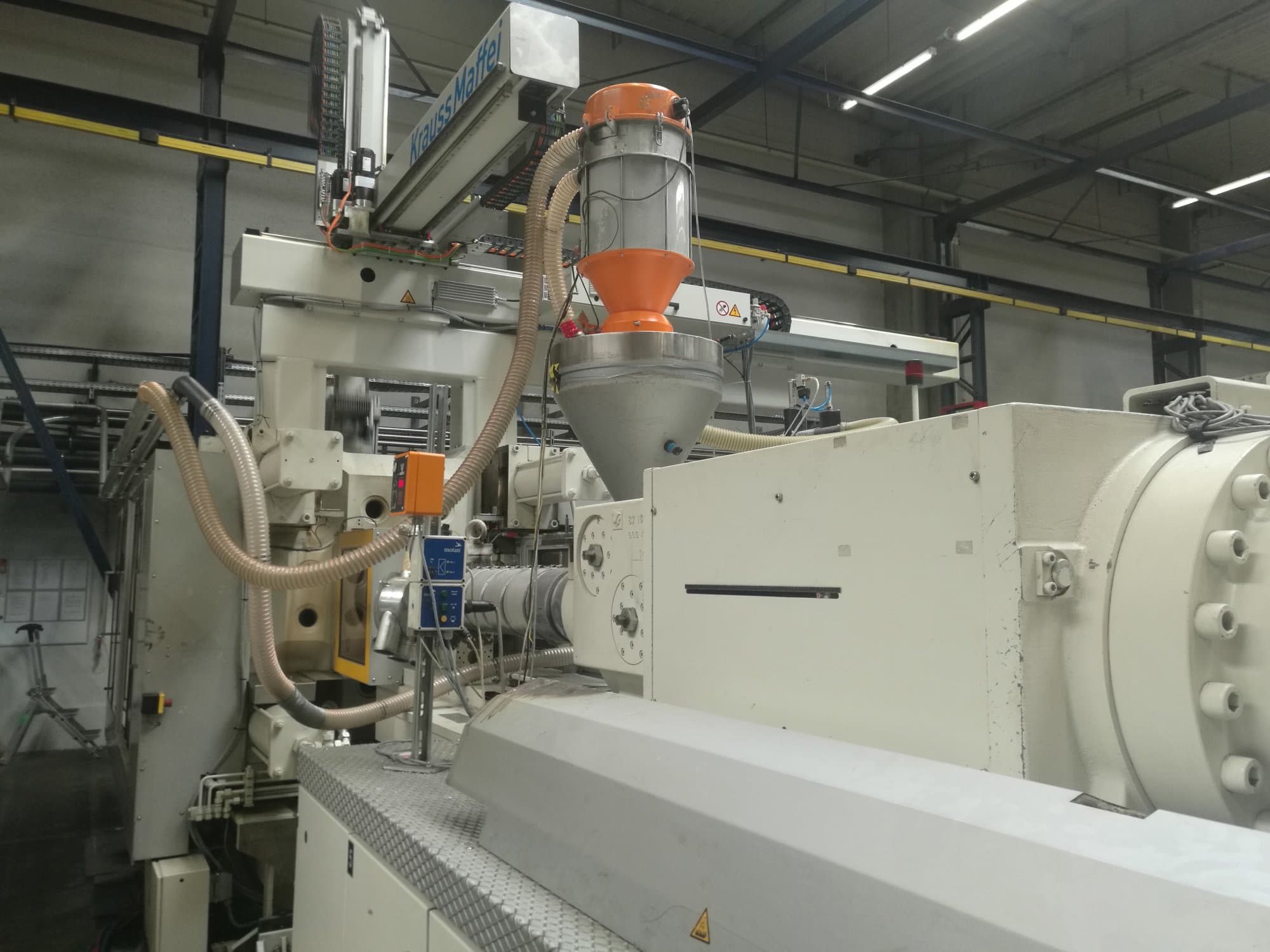 Vista Direita  da Krauss Maffei 800-8000 MC  máquina