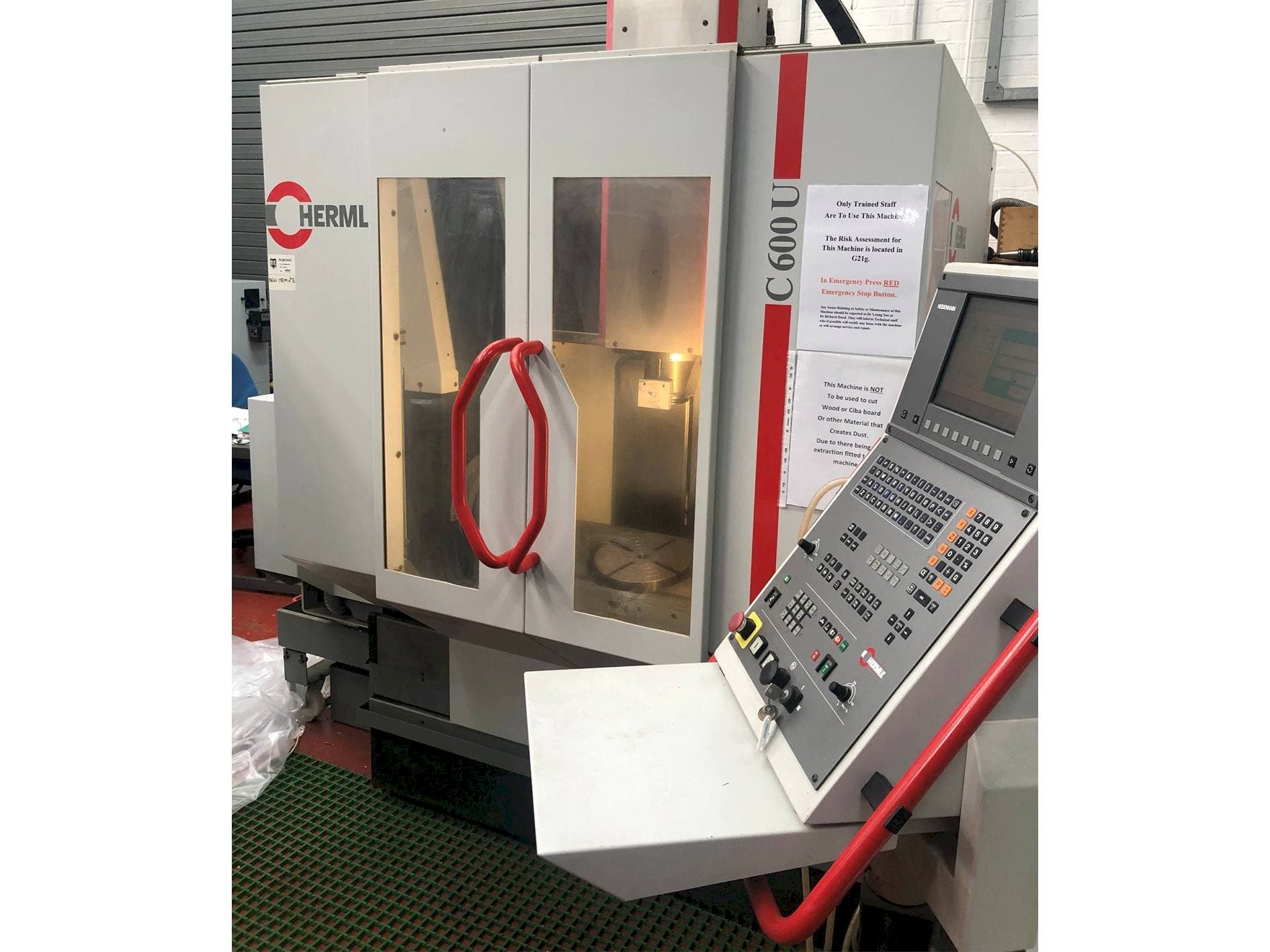 Vista Frontal  da HERMLE B 600 U  máquina