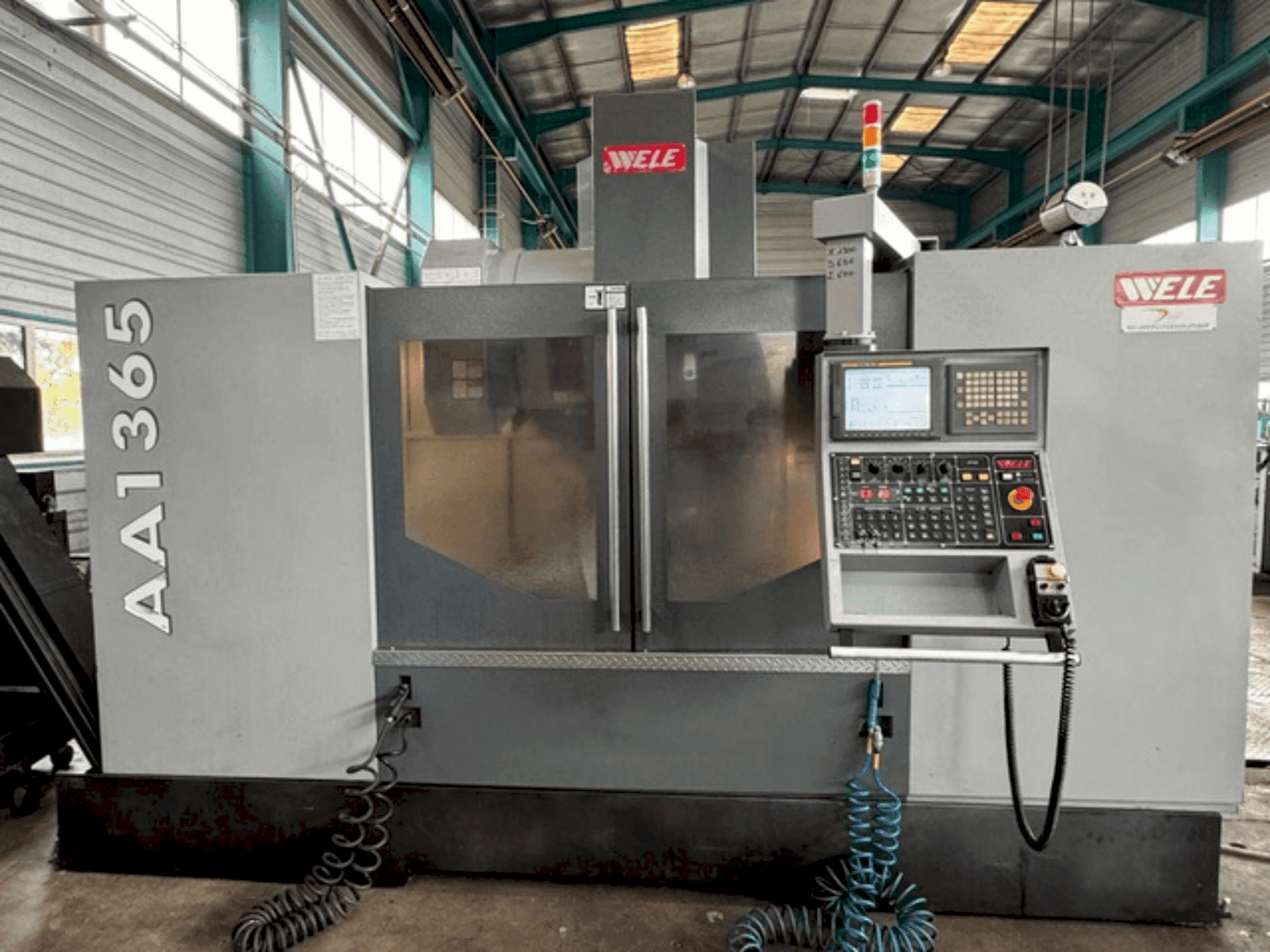 Vista Frontal  da Wele AA1365  máquina