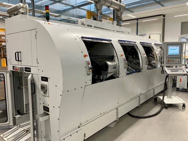 Vista Frontal  da MIKRON Multistep XS  máquina