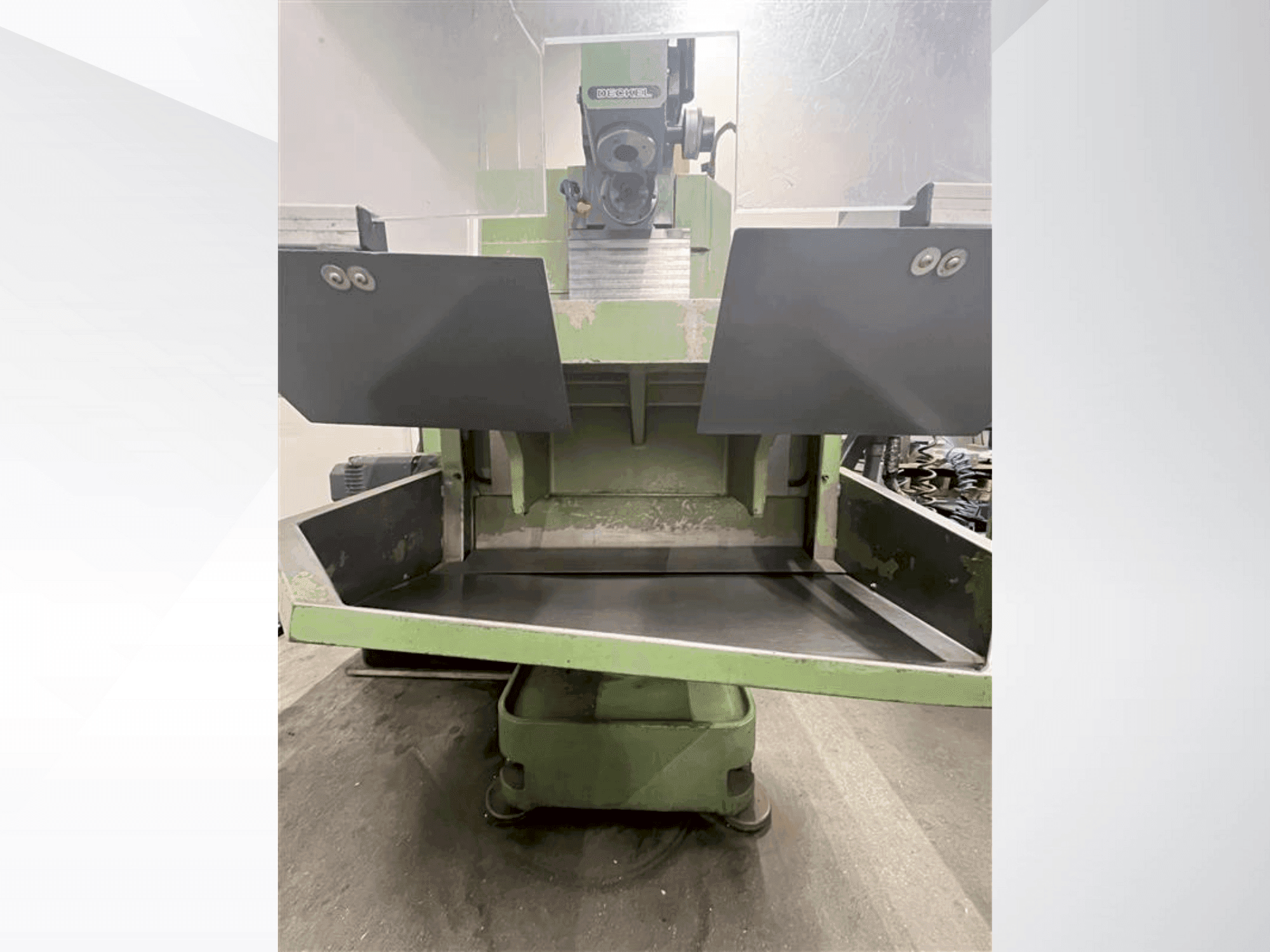 Vista Frontal  da DECKEL FP2A  máquina