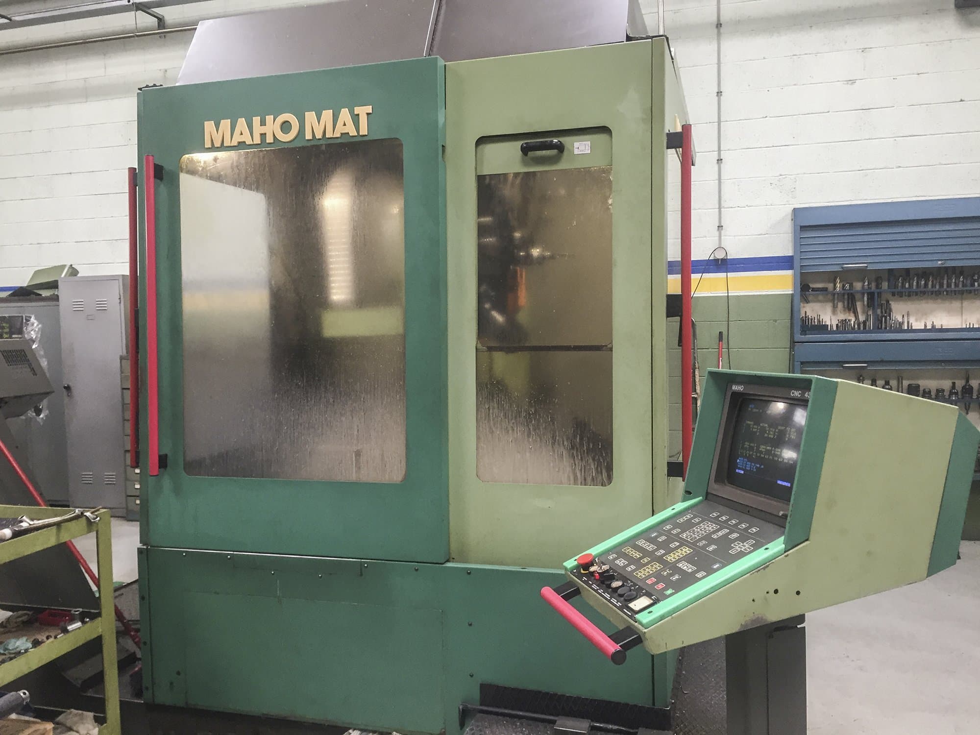 Vista Direita  da Maho Mahomat 650  máquina