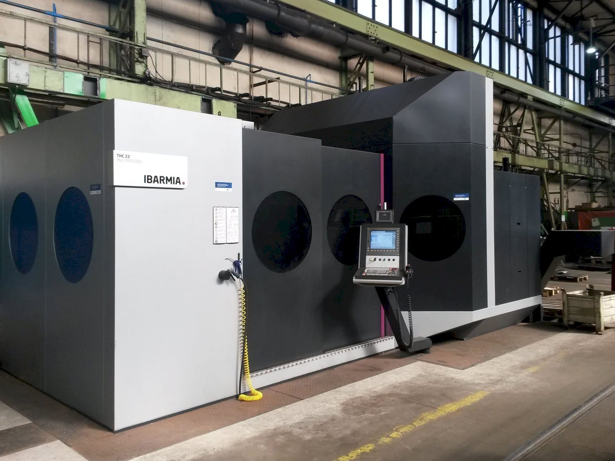 Vista Frontal  da IBARMIA THC 22 MULTIPROCESS  máquina
