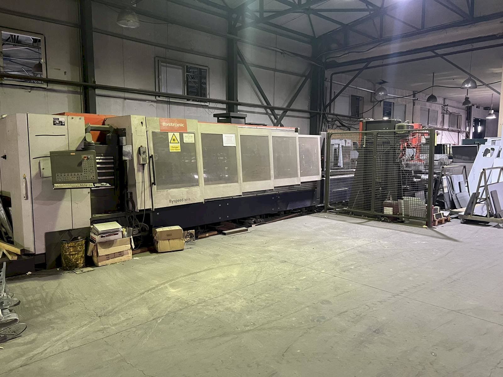 Vista Frontal  da Bystronic Byspeed 3015  máquina