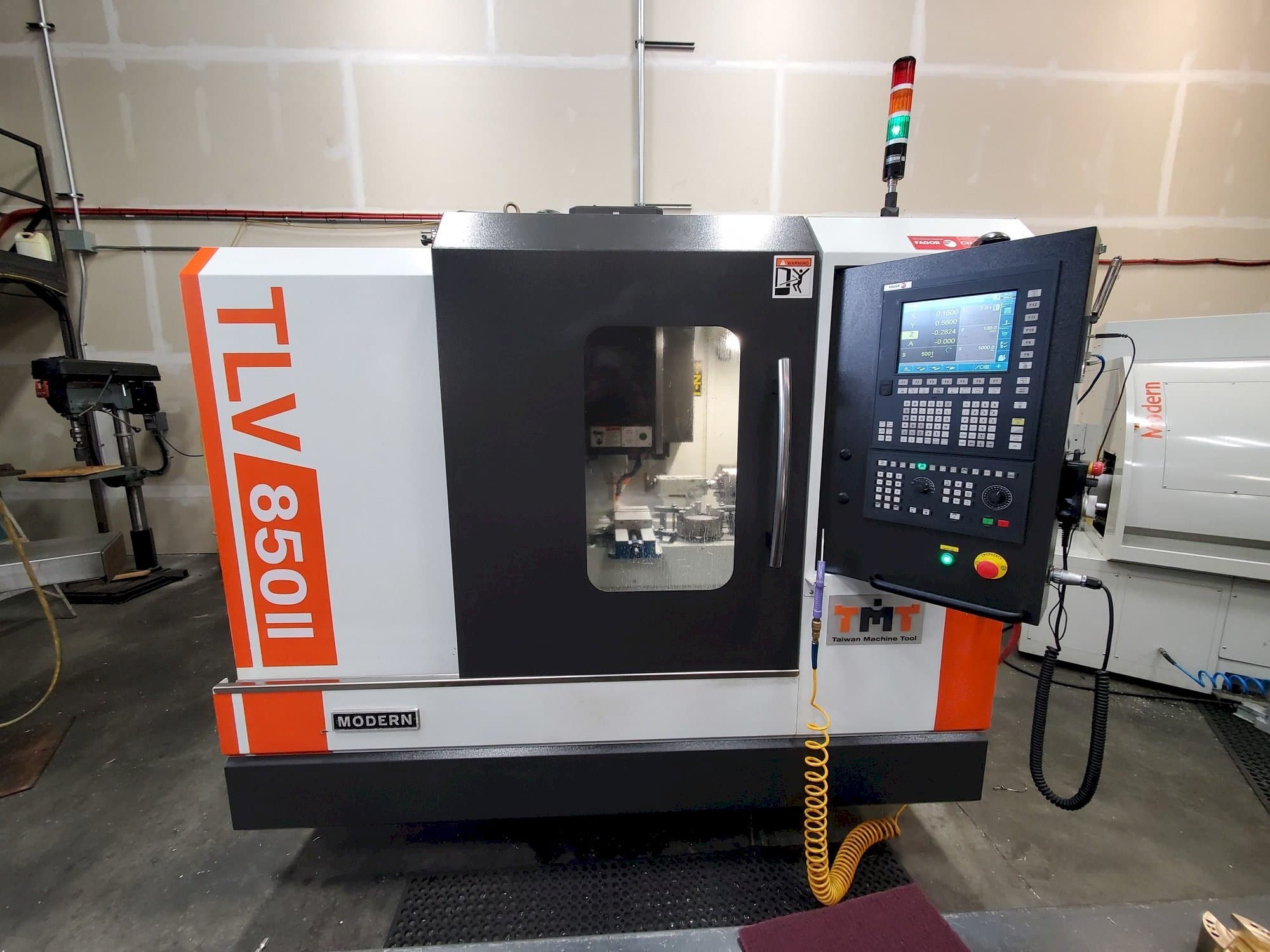 Vista Frontal  da Modern TLV-85011  máquina