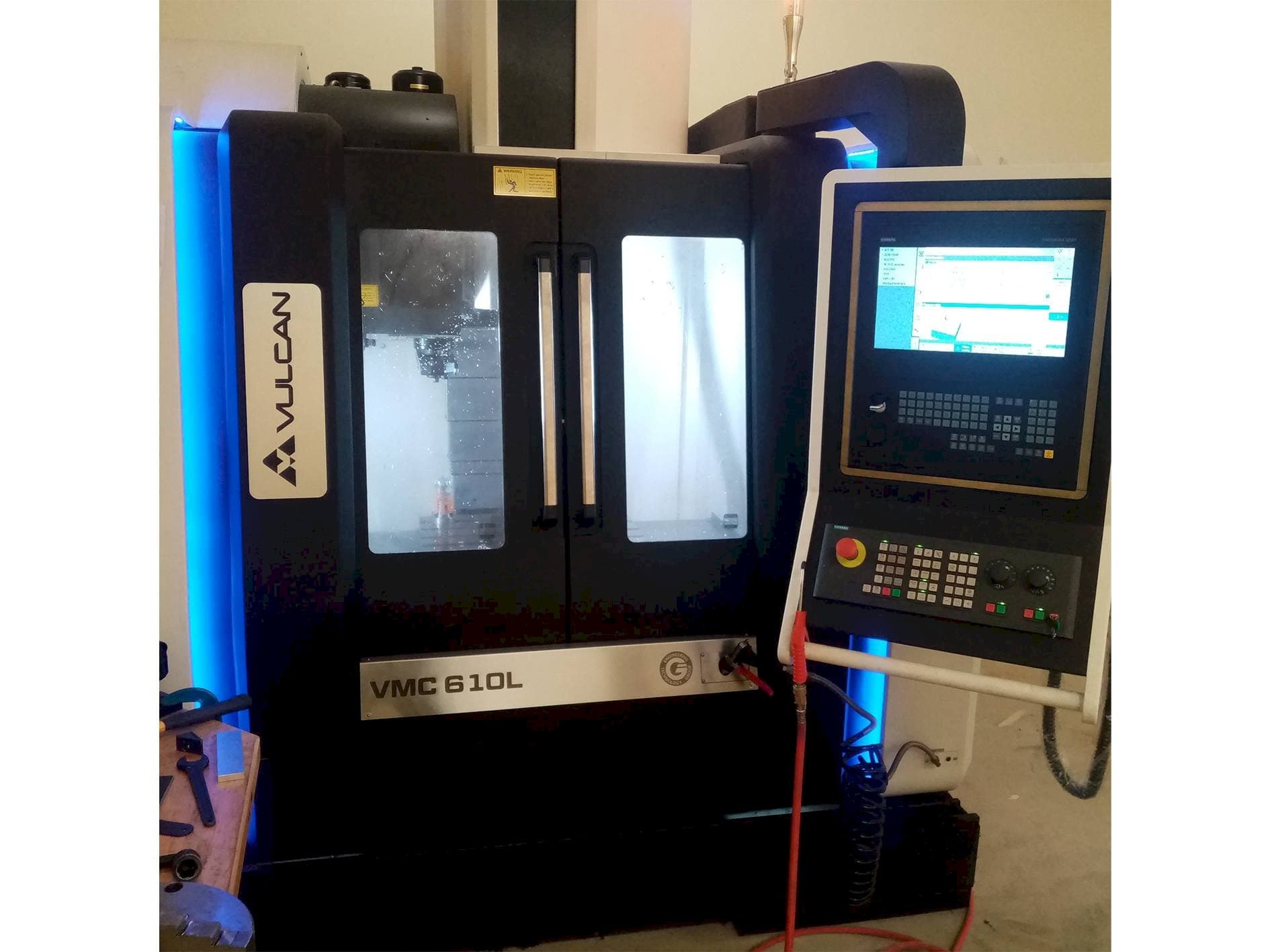 Vista Frontal  da VULCAN VMC 610L  máquina