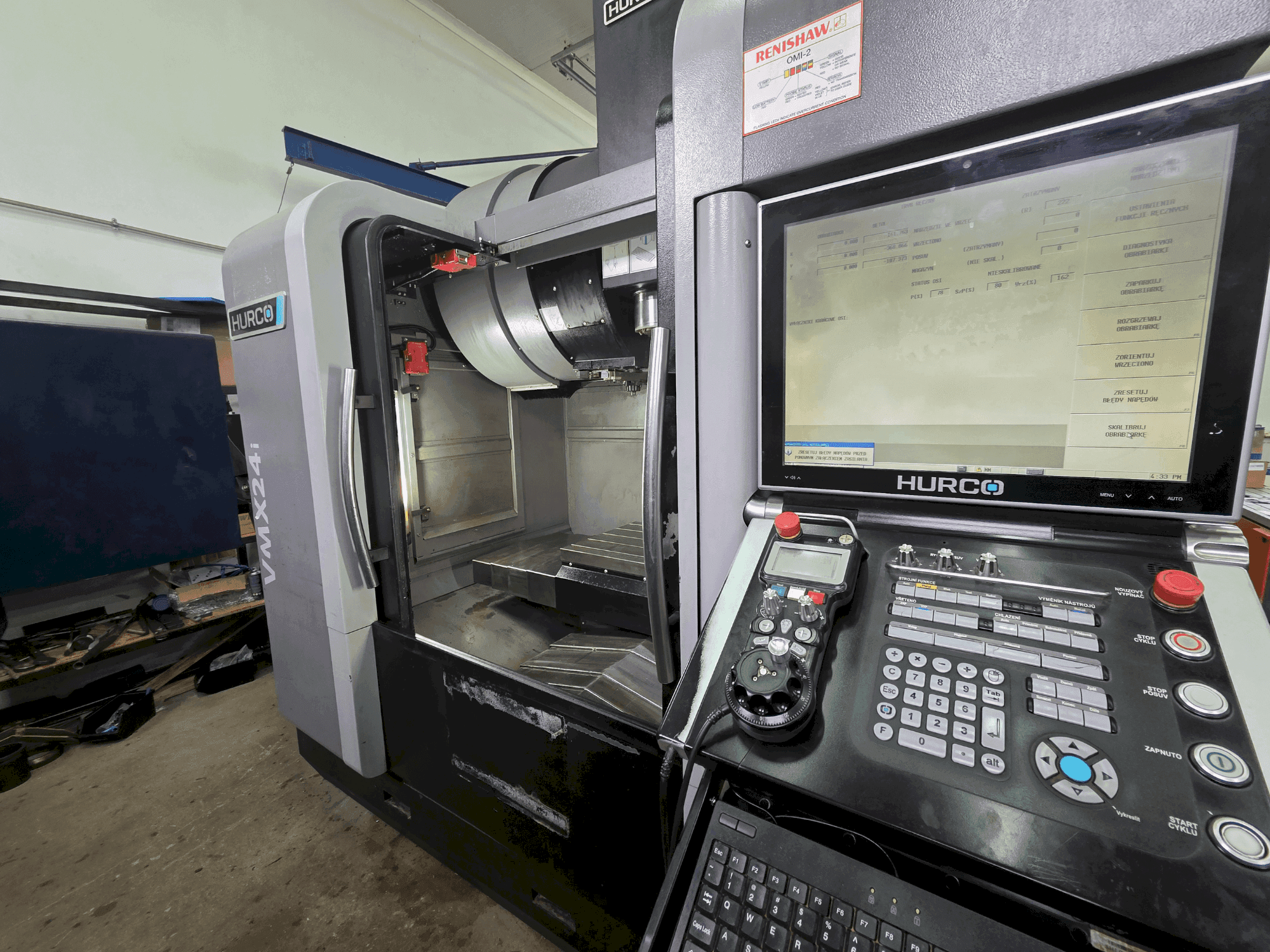 Vista Frontal  da Hurco VMX 24i  máquina