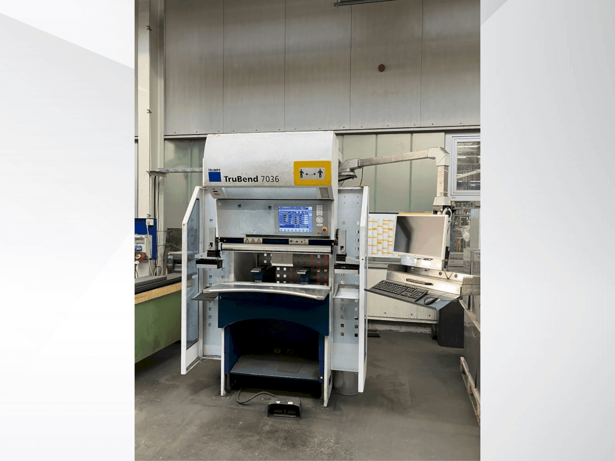 Vista Frontal  da TRUMPF TruBend 7036  máquina