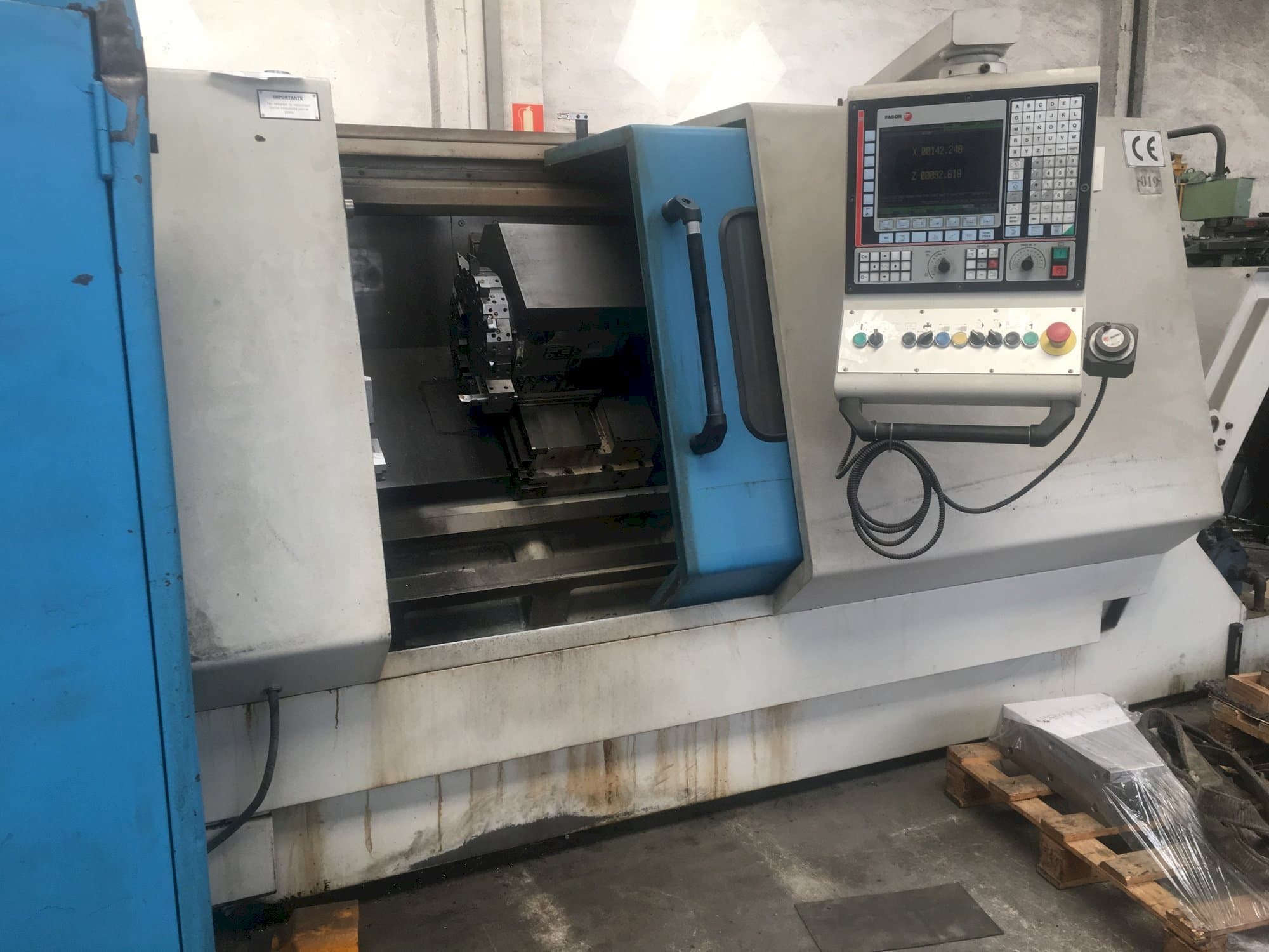 Vista Frontal  da Lealde TCN10-L  máquina