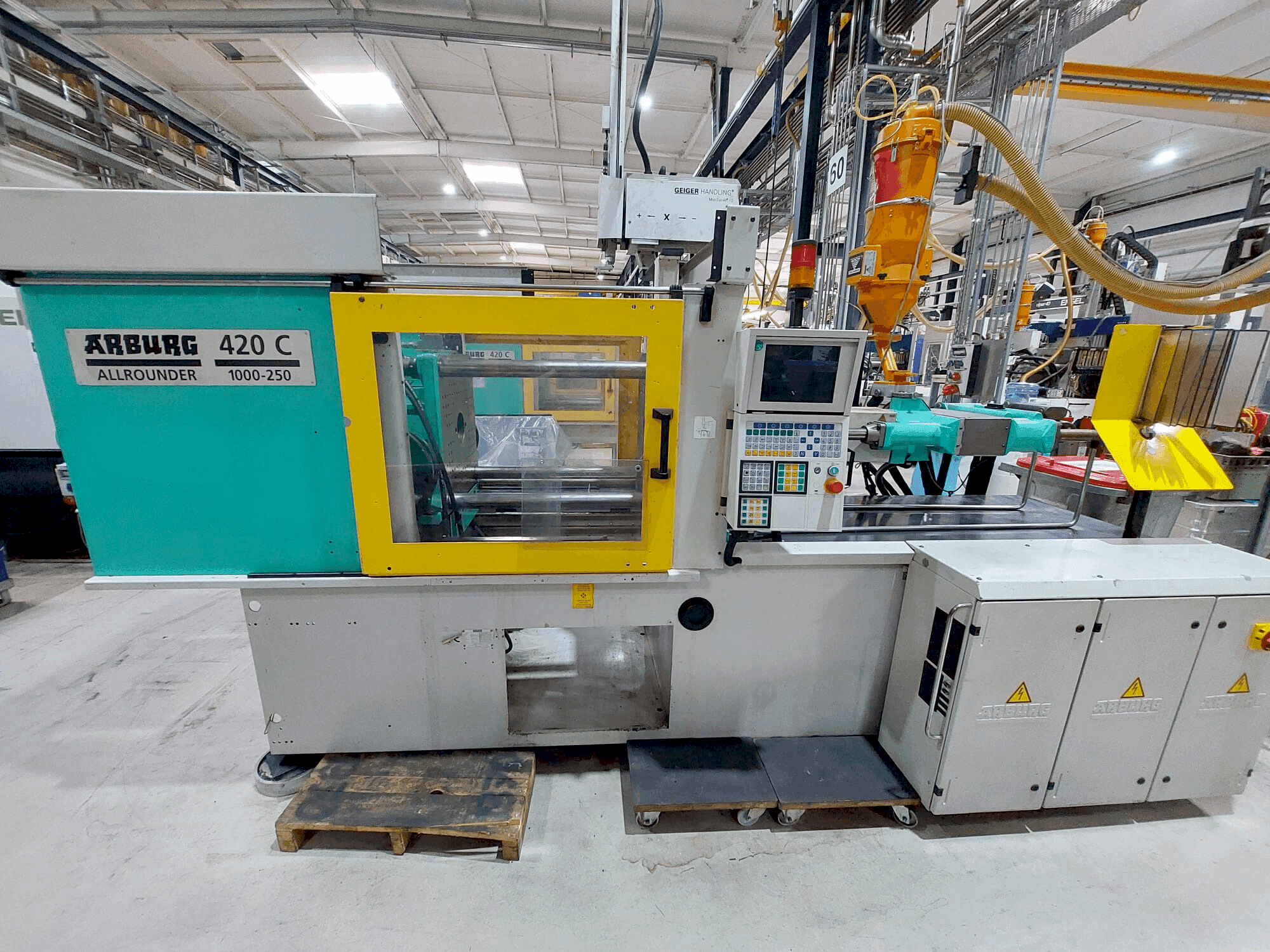 Vista Frontal  da Arburg 420C-1000-250  máquina